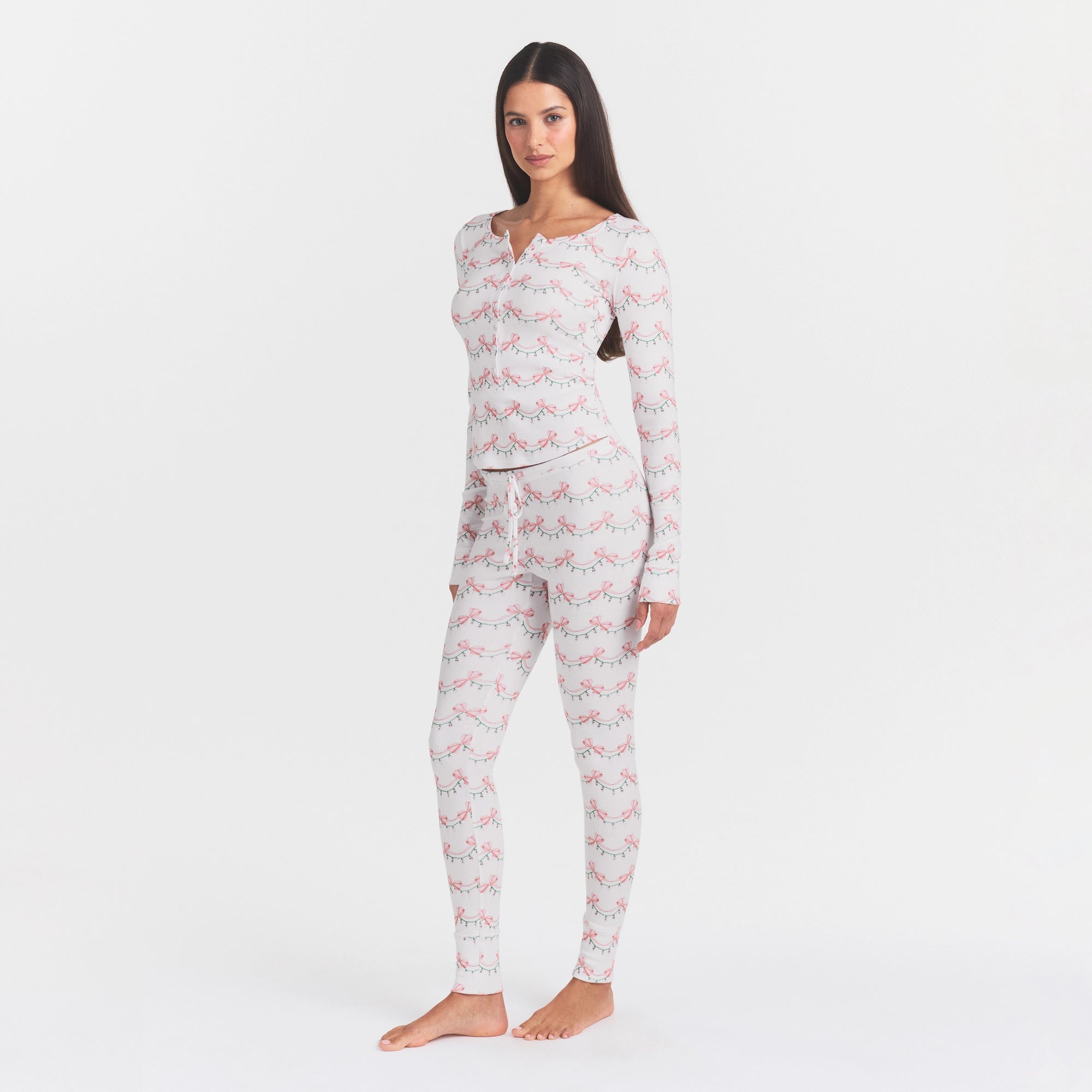 LOGO PLUSH POINTELLE TANK AND LOOSE PANT SET | SNOW RIBBON LIGHTS ON A MODEL FRONT VIEW @ | FOCUS: 0.0, 1.0, 0.9