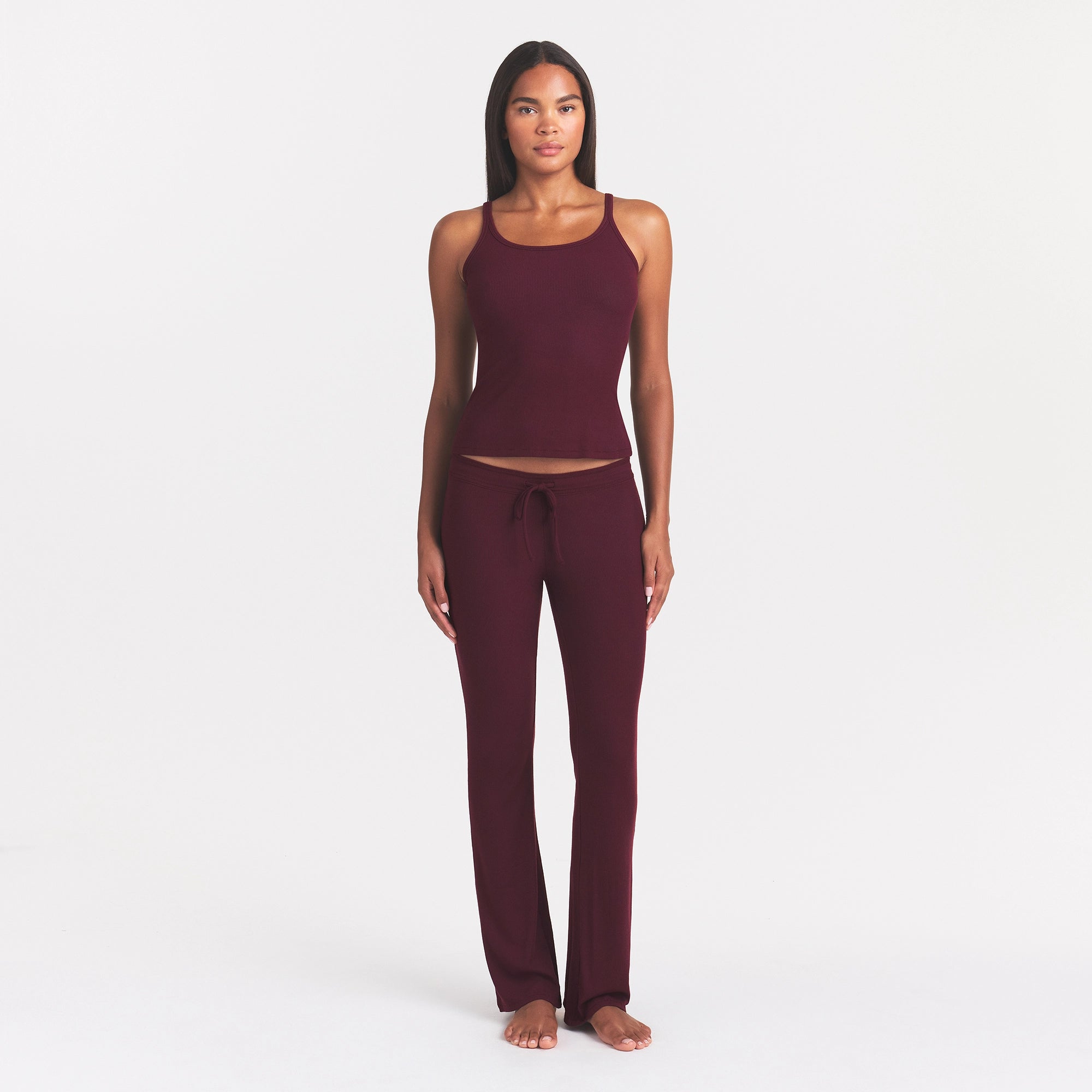 SOFT LOUNGE LONG SLEEP SET | CURRANT ON A MODEL FRONT VIEW @ | FOCUS: 0.0, 1.0, 0.9