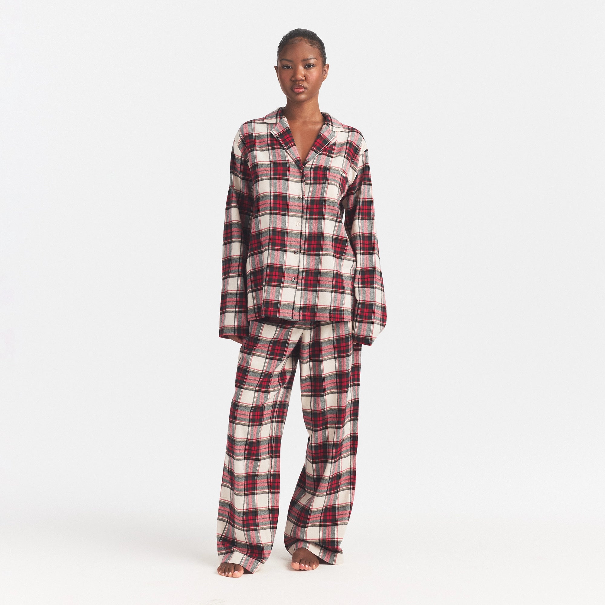 FLANNEL SLEEP SET | BUFF MONTGOMERY CHECK ON A MODEL FRONT VIEW @ | FOCUS: 0.0, 1.0, 0.9