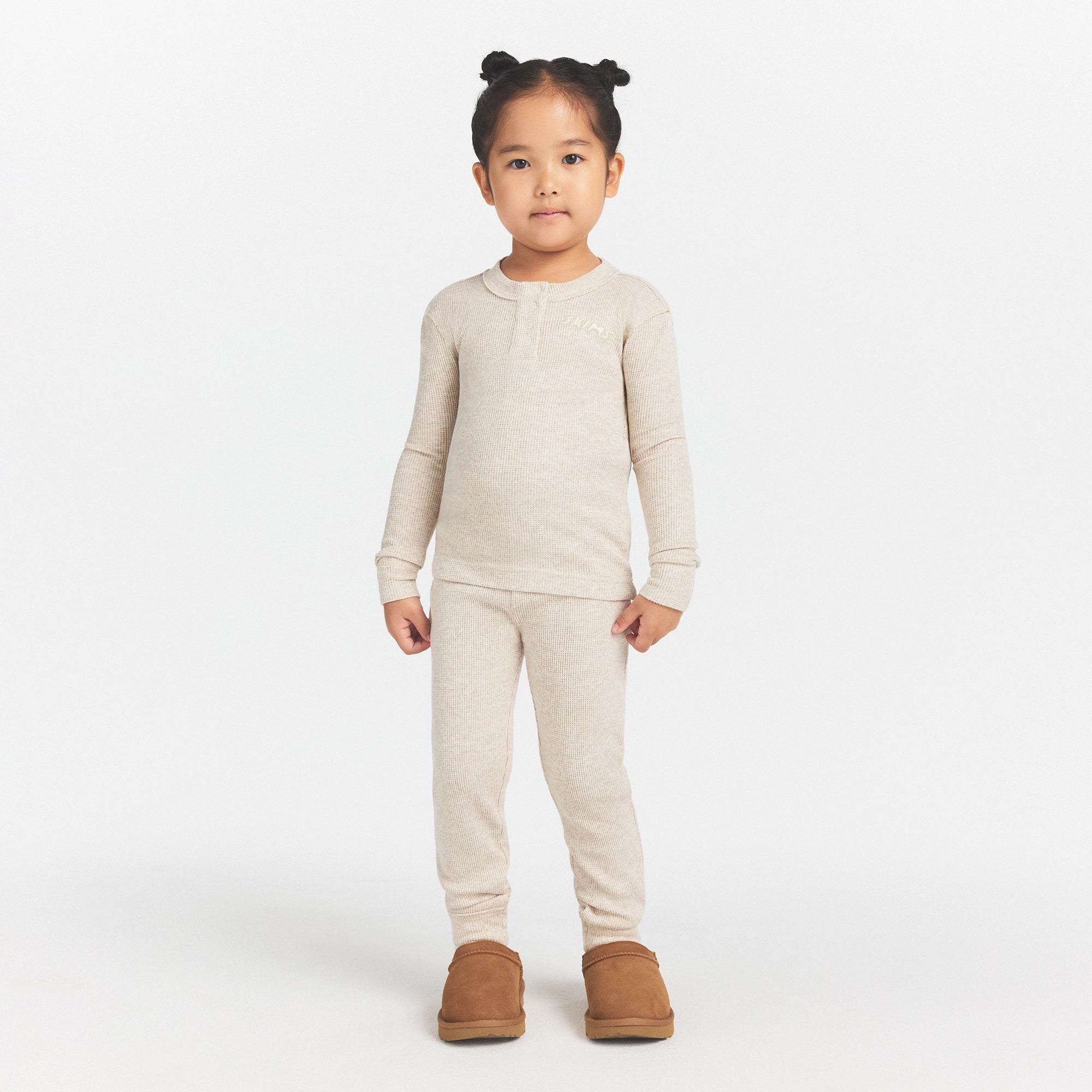 KIDS WAFFLE THERMAL SET | OATMEAL HEATHER ON A MODEL FRONT VIEW @ | FOCUS: 0.0, 1.0, 0.9