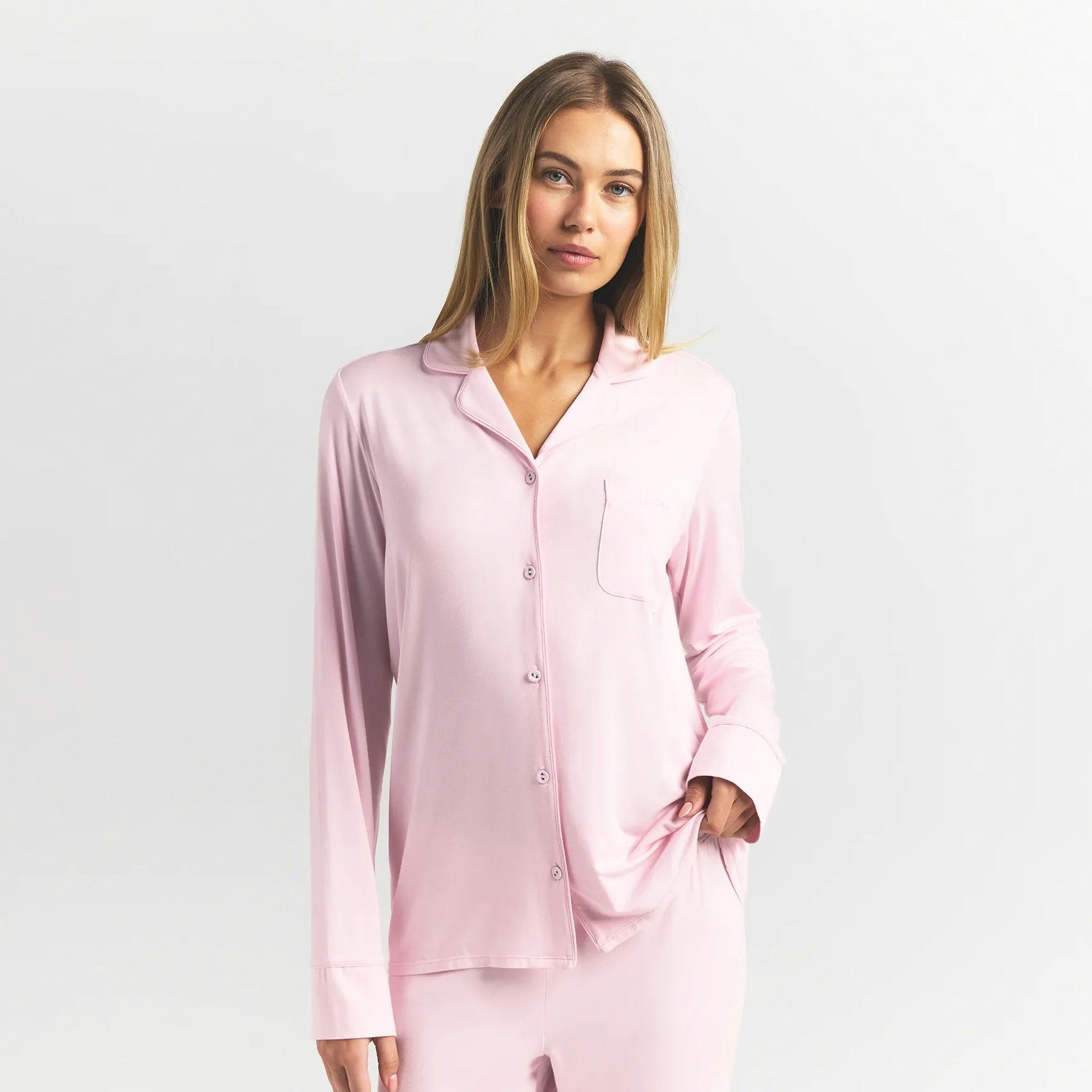 SKIMS SLEEP LONG SLEEVE BUTTON UP SET | BLOOM ON A MODEL FRONT VIEW @ | FOCUS: 0.0, 1.0, 0.9