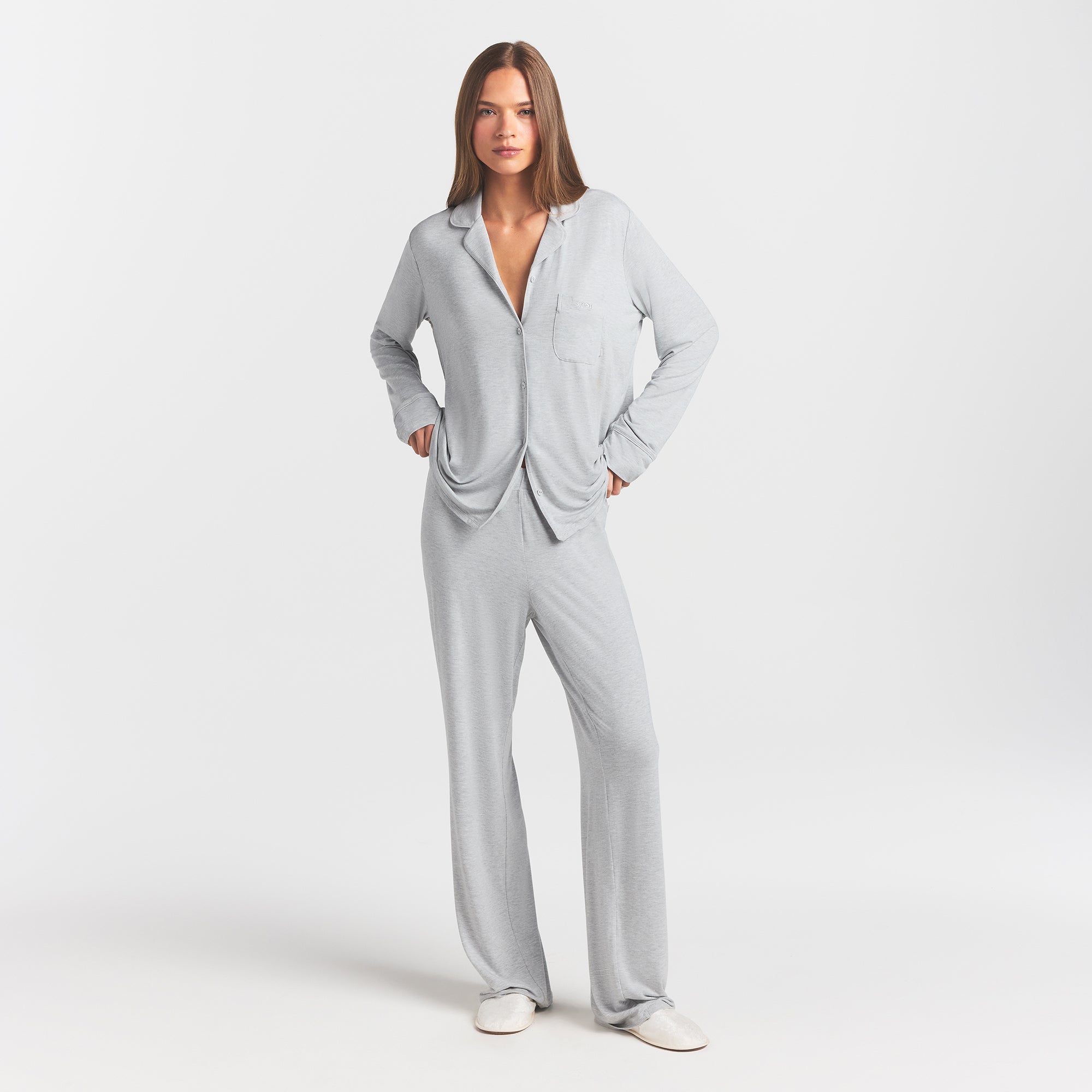 SKIMS SLEEP LONG SLEEVE BUTTON UP SET | LIGHT HEATHER GREY ON A MODEL FRONT VIEW @ | FOCUS: 0.0, 1.0, 0.9