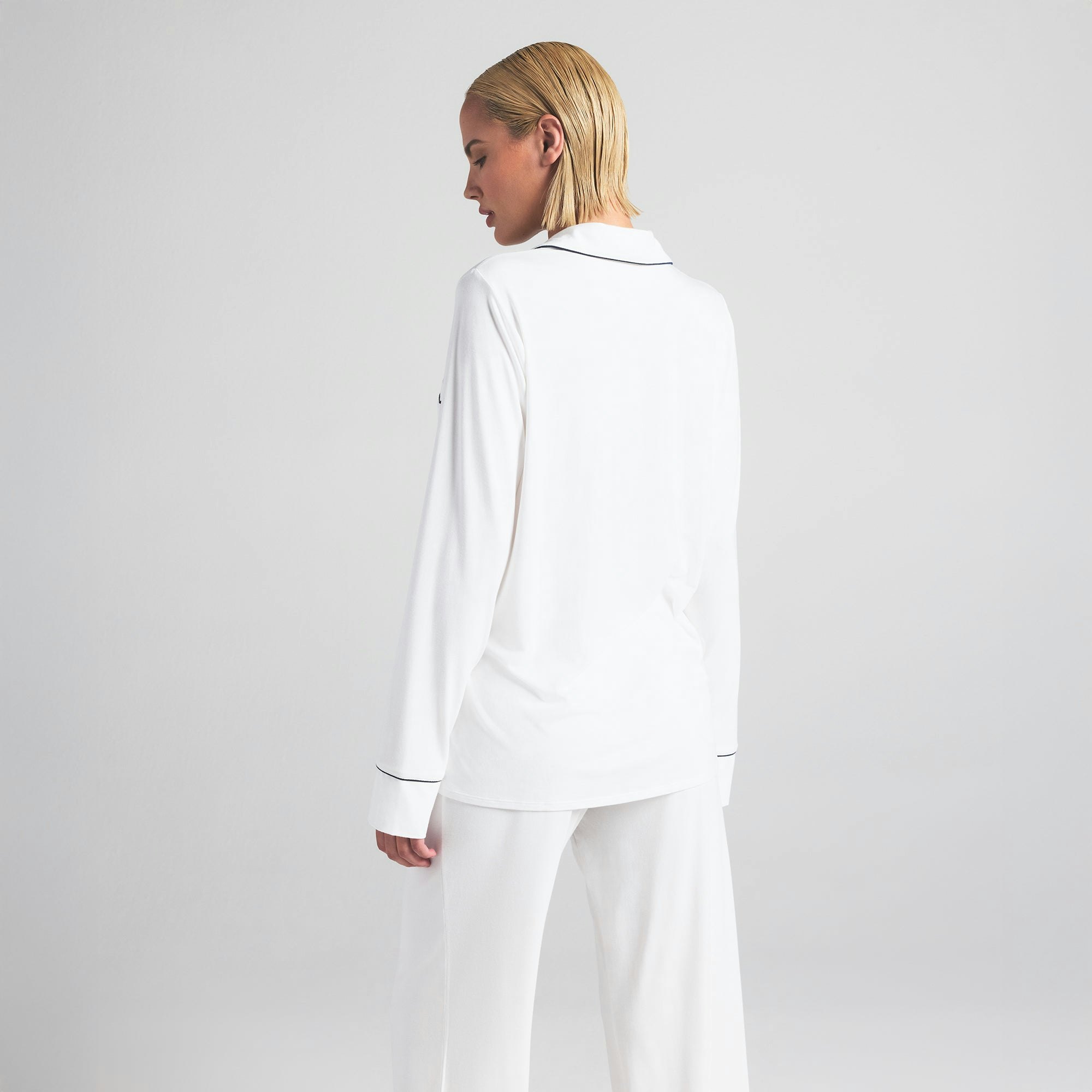 SKIMS SLEEP LONG SLEEVE BUTTON UP SET | MARBLE CONTRAST ON A MODEL BACK VIEW | FOCUS: 0.0, 1.0, 0.9