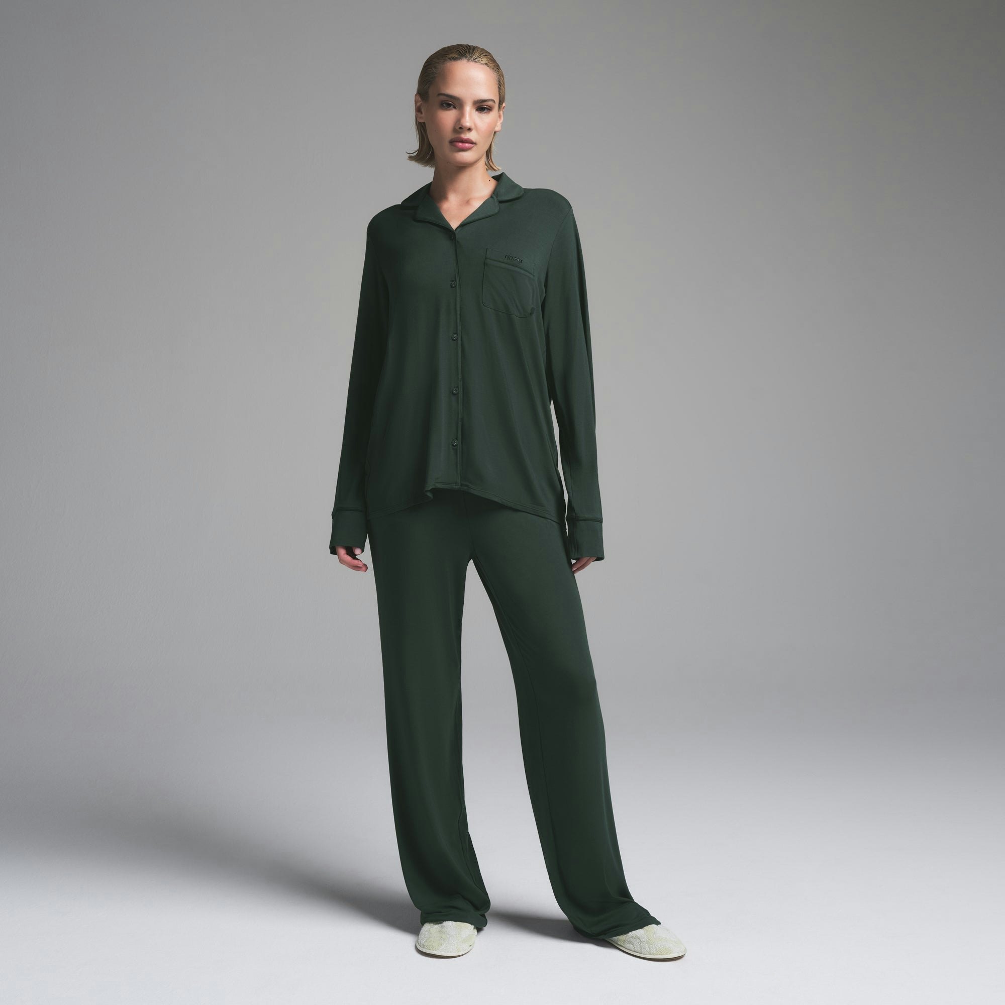 SKIMS SLEEP LONG SLEEVE BUTTON UP SET | SPRUCE ON A MODEL FRONT VIEW | FOCUS: 0.0, 1.0, 0.9