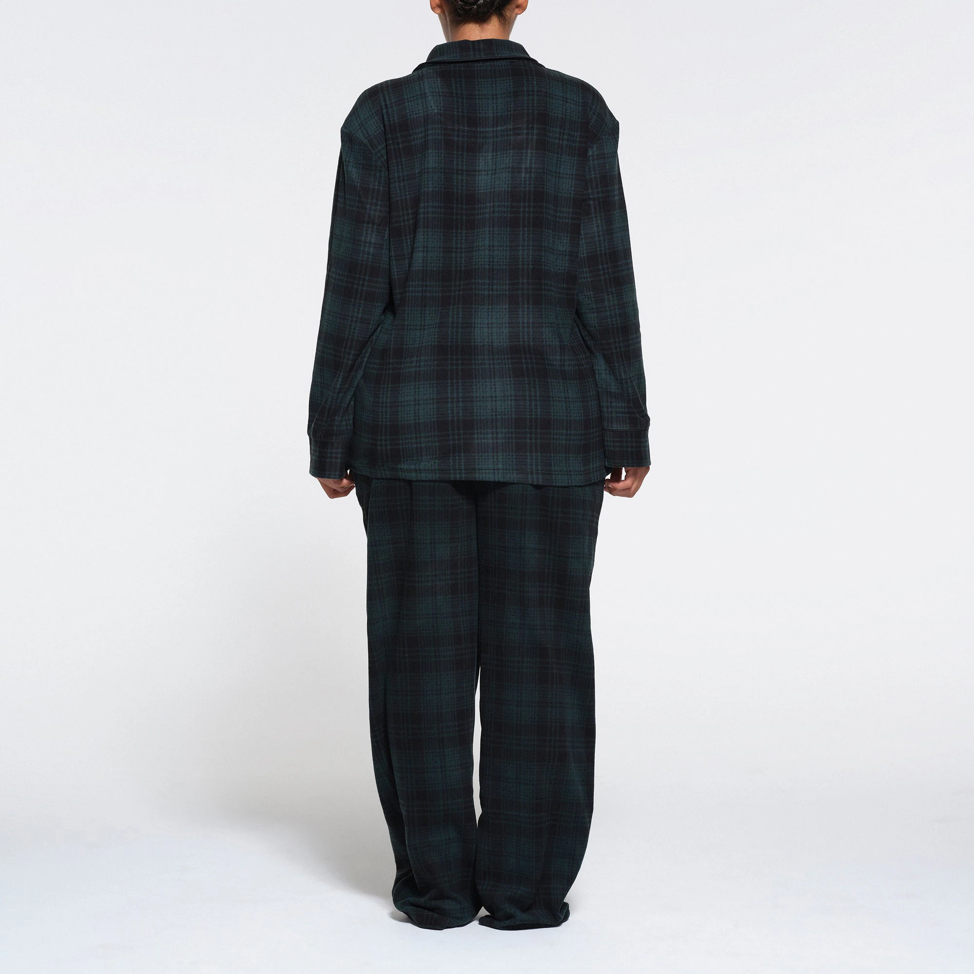 FLEECE SLEEP UNISEX SLEEP SET | CYPRESS PLAID ON A MODEL BACK VIEW