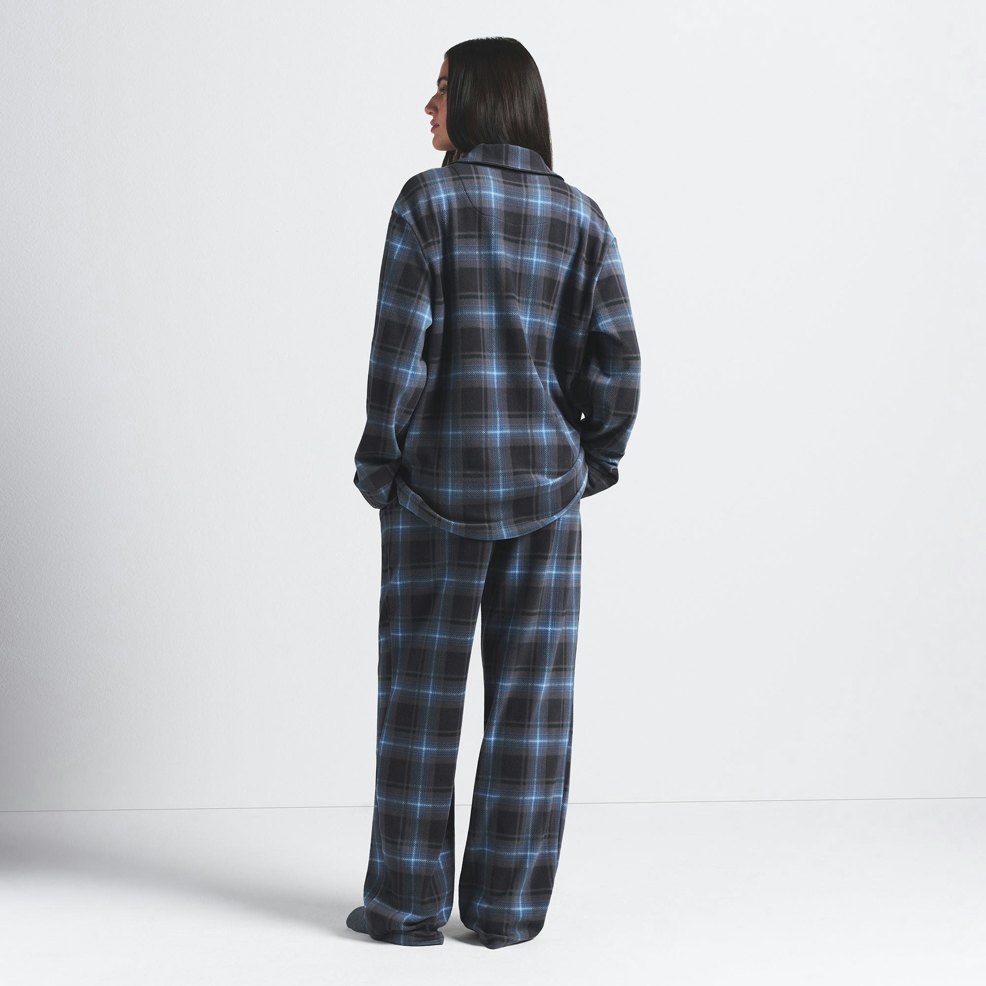 FLEECE SLEEP UNISEX SLEEP SET | GLACIER PLAID ON A MODEL BACK VIEW @ | FOCUS: 0.0, 1.0, 0.9
