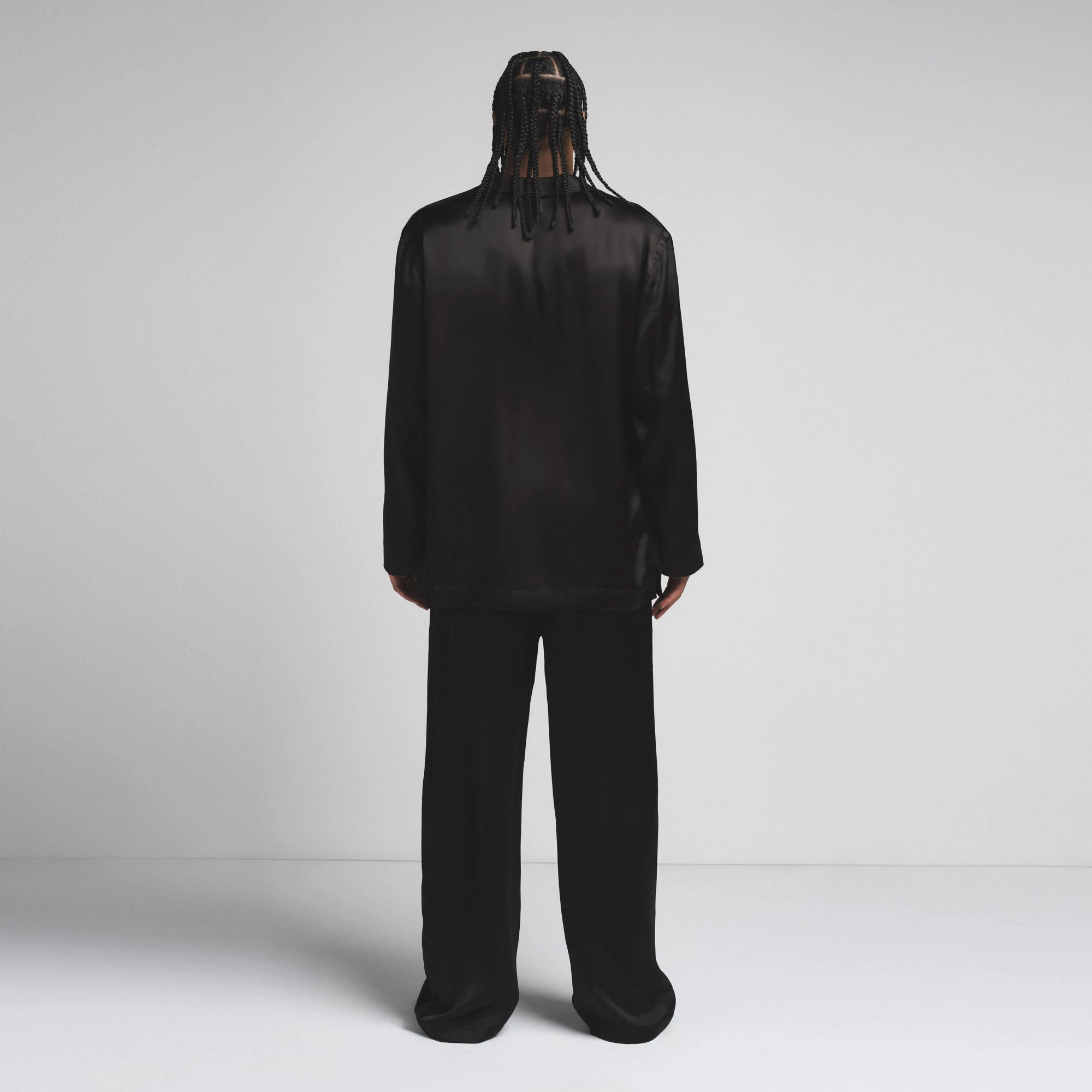 SATEEN SLEEP MENS LONG SLEEP SET | ONYX ON A MODEL SIDE  ON A MODEL FRONT VIEW | FOCUS: 0.0, 1.0, 0.9