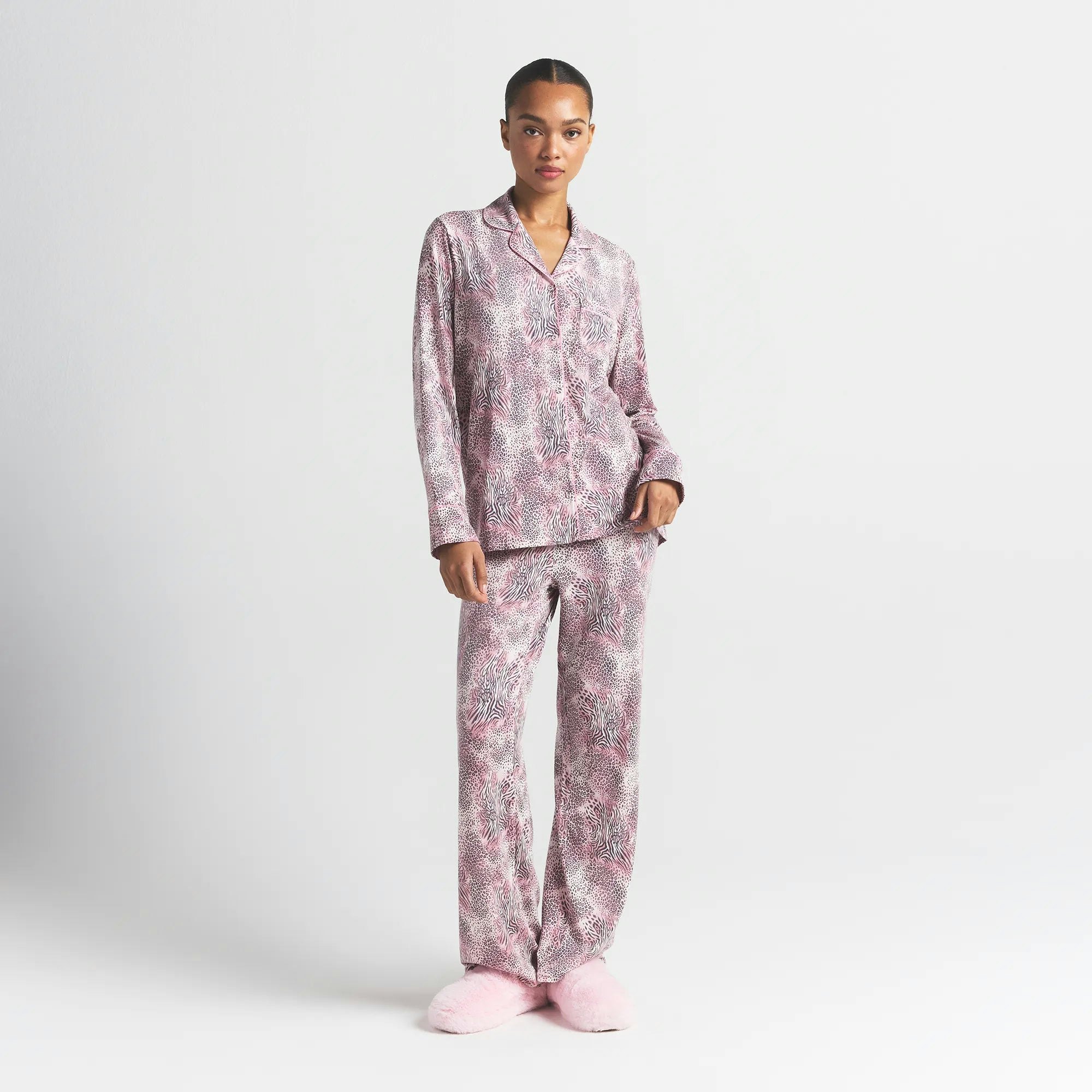 SKIMS SLEEP LONG SLEEVE BUTTON UP SET | BLOOM MINI MULTI ANIMAL ON A MODEL FRONT VIEW @ | FOCUS: 0.0, 1.0, 0.9
