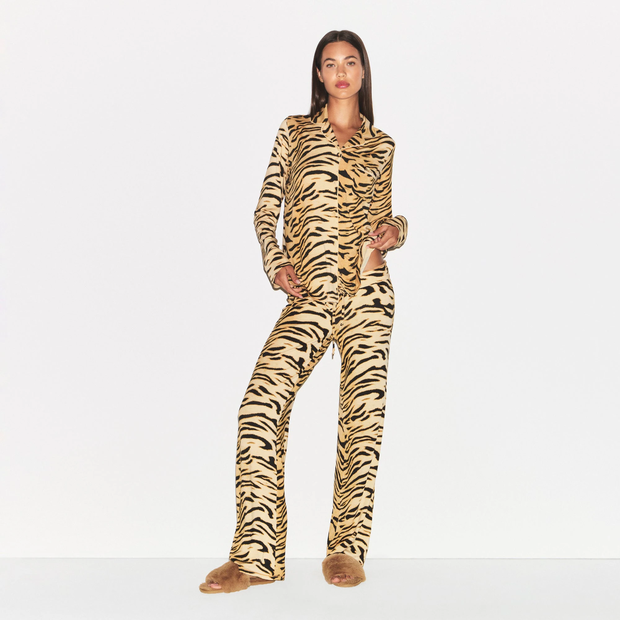 SKIMS SLEEP LONG SLEEVE BUTTON UP SET | BRONZE TIGER PRINT ON A MODEL FRONT VIEW @ | FOCUS: 0.0, 1.0, 0.9