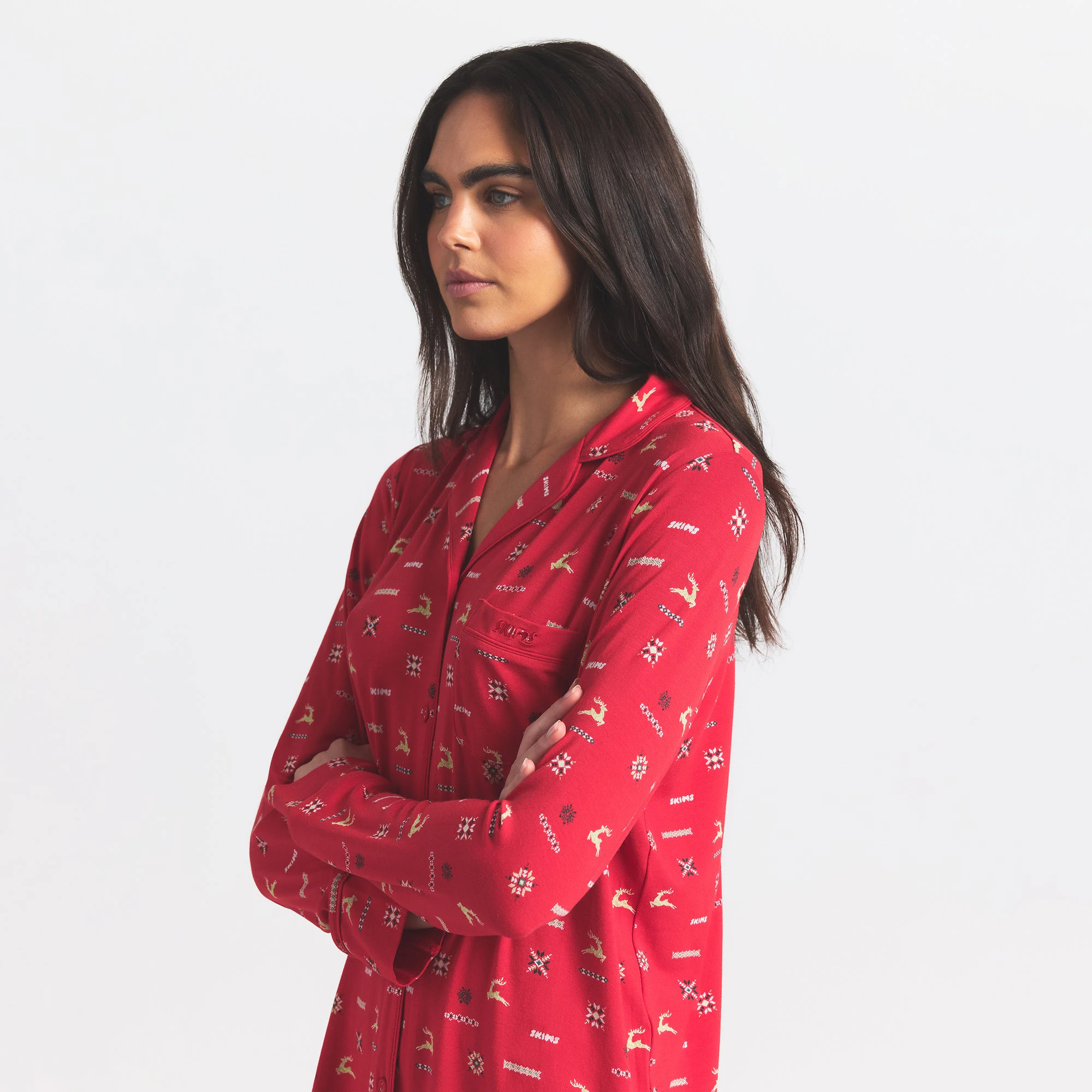 SKIMS SLEEP LONG SLEEVE BUTTON UP SET | CRANBERRY VINTAGE DEER PRINT ON A MODEL SIDE VIEW @ | FOCUS: 0.0, 1.0, 0.9