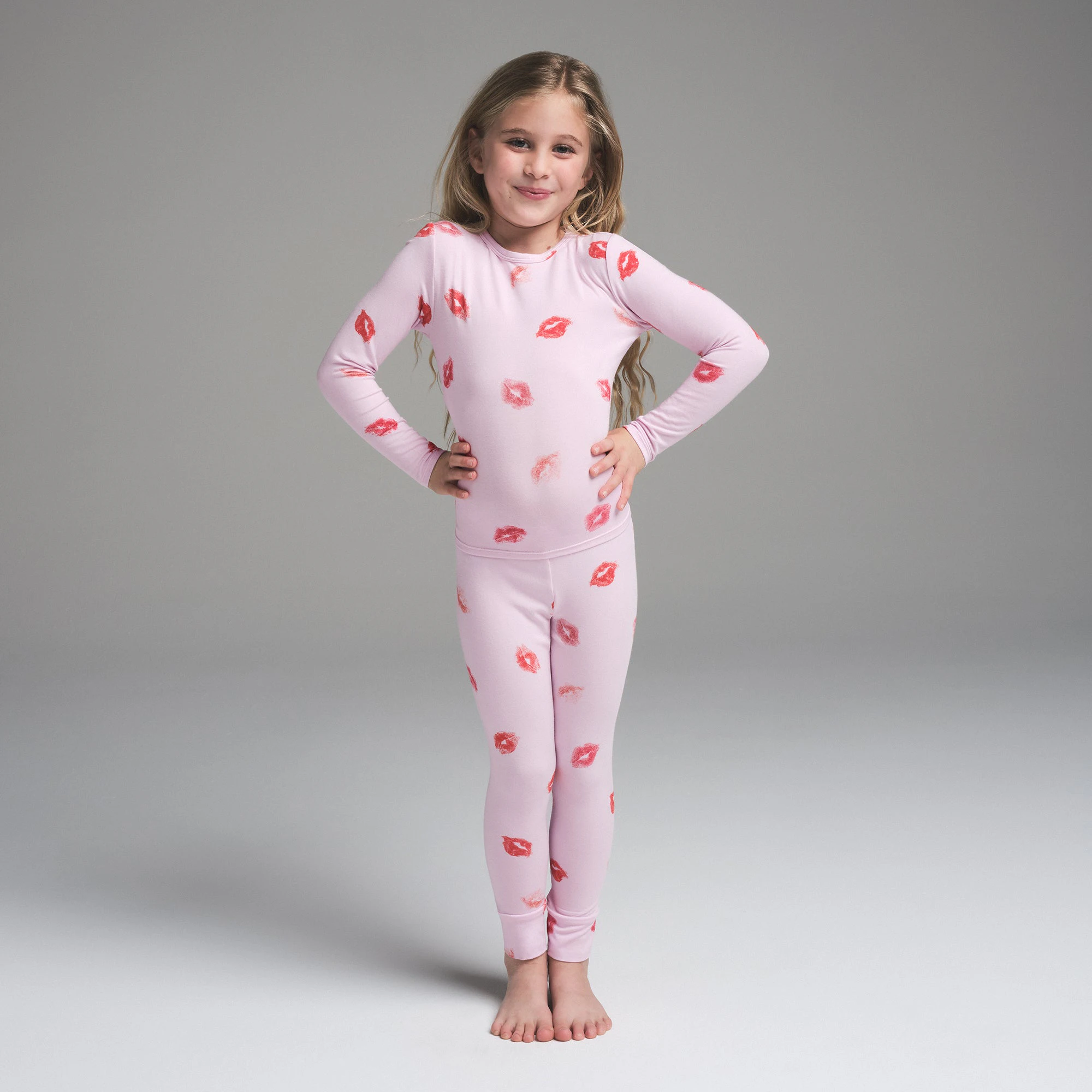 SKIMS SLEEP KIDS SLEEP SET | CHERRY BLOSSOM LIPSTICK ON A MODEL FRONT VIEW | FOCUS: 0.0, 1.0, 0.9