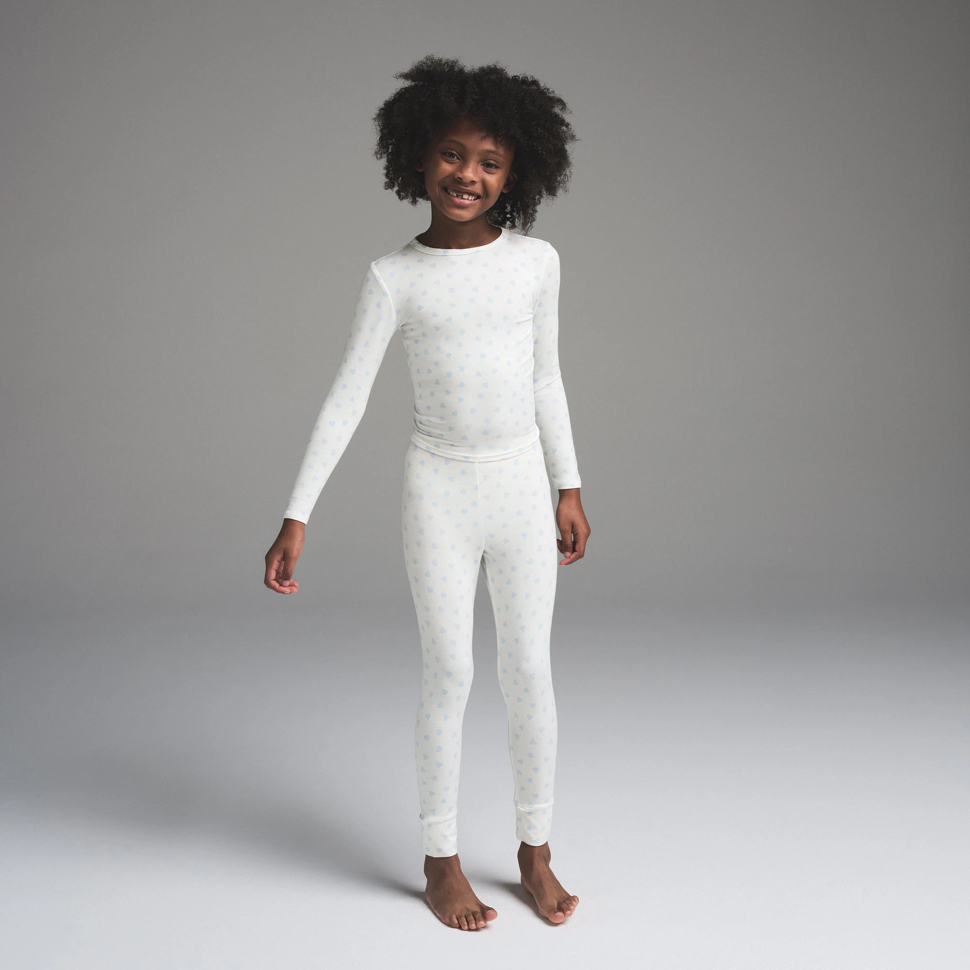 SKIMS SLEEP KIDS SLEEP SET | MIRROR BALLOON PRINT ON A MODEL FRONT VIEW