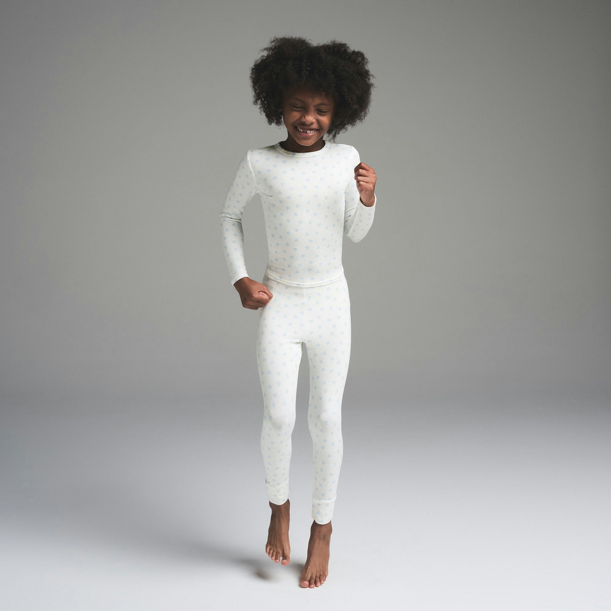 SKIMS SLEEP KIDS SLEEP SET | MIRROR BALLOON PRINT ON A MODEL FRONT VIEW