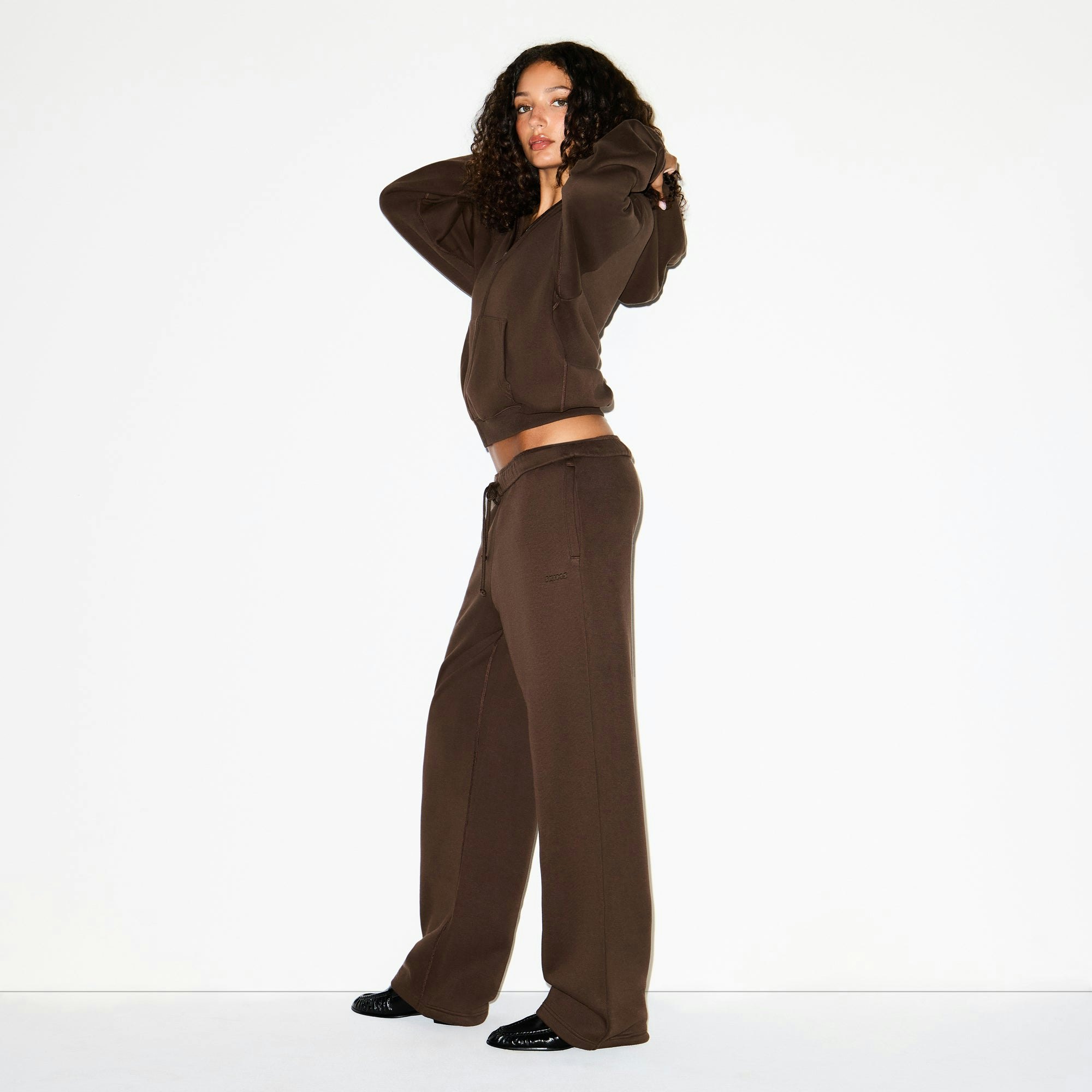 COTTON FLEECE CLASSIC STRAIGHT LEG PANT | DARK SEPIA ON A MODEL FRONT VIEW @ | FOCUS: 0.0, 1.0, 0.9