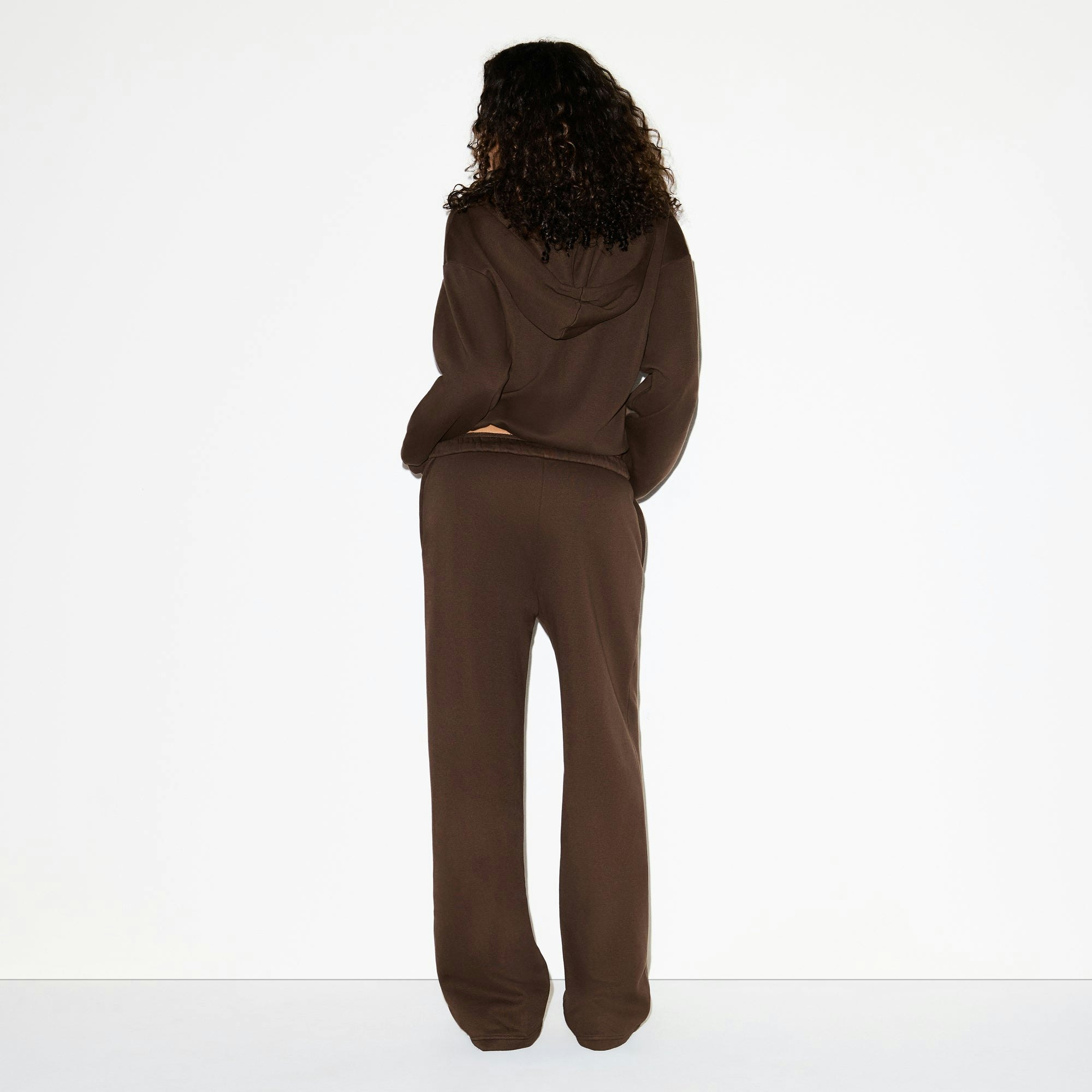 COTTON FLEECE CLASSIC STRAIGHT LEG PANT | DARK SEPIA ON A MODEL FRONT VIEW @ | FOCUS: 0.0, 1.0, 0.9
