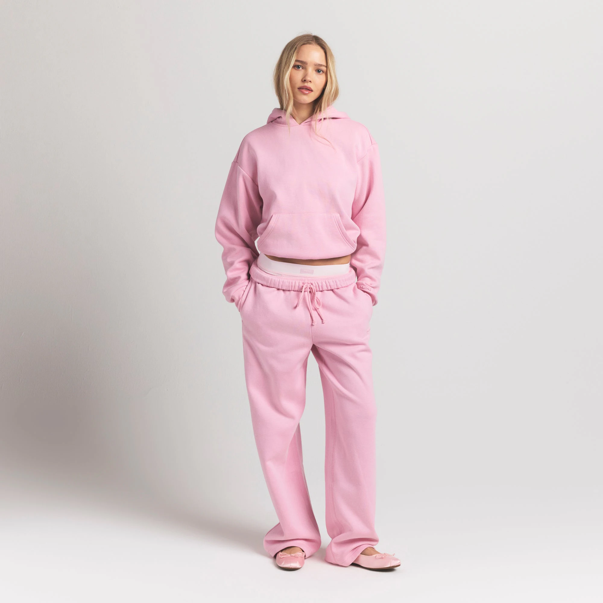 COTTON FLEECE CLASSIC STRAIGHT LEG PANT | HALITE ON A MODEL FRONT VIEW S | FOCUS: 0.0, 1.0, 0.9
