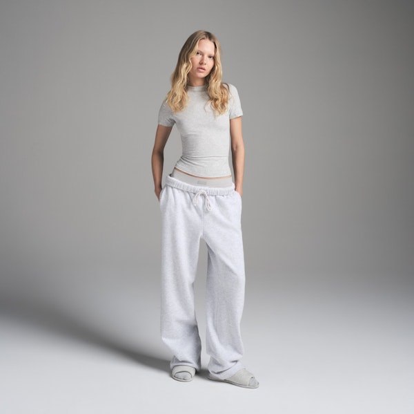 COTTON FLEECE CLASSIC STRAIGHT LEG PANT | LIGHT HEATHER GREY ON A MODEL FRONT VIEW | FOCUS: 0.0, 1.0, 0.9