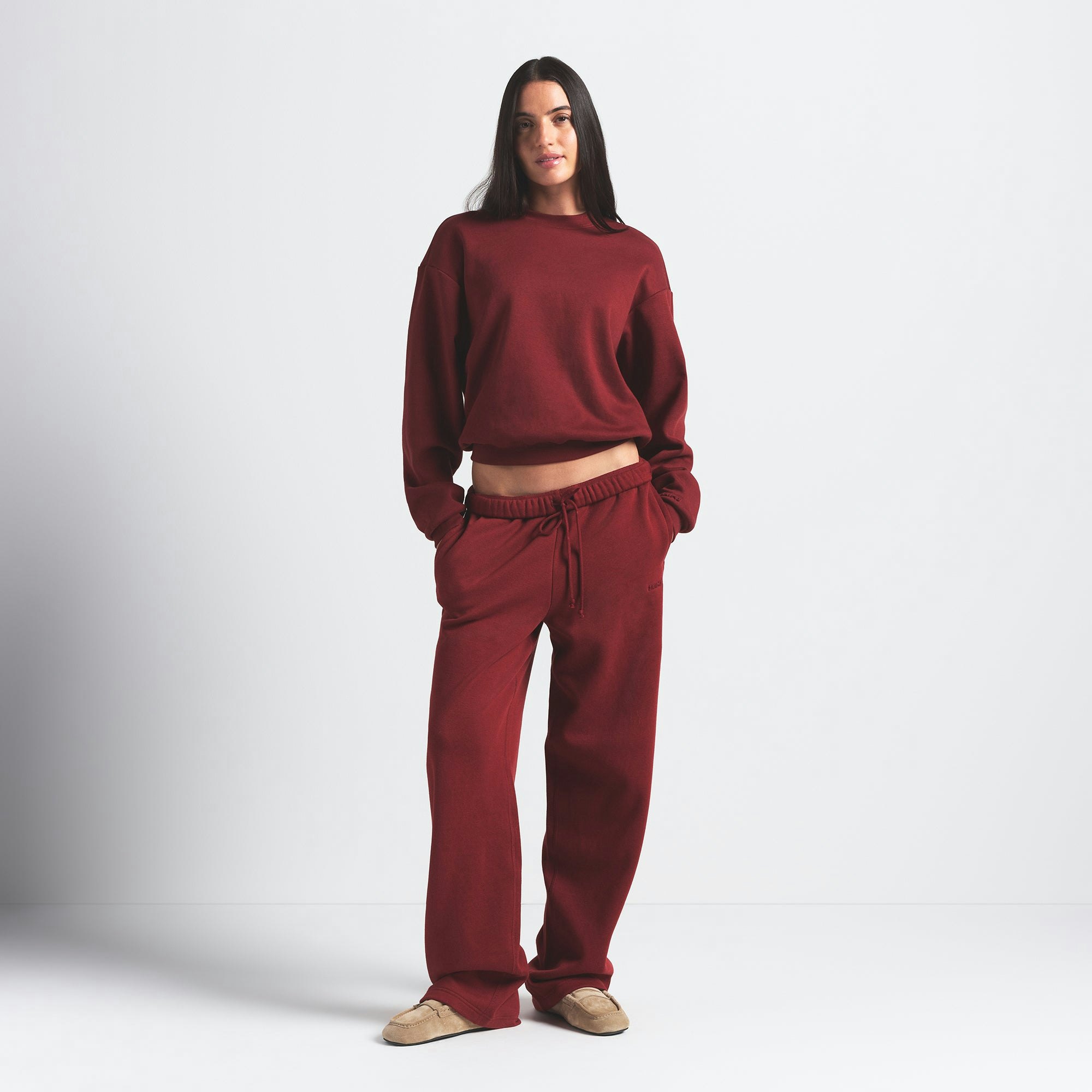 COTTON FLEECE CLASSIC STRAIGHT LEG PANT | MERLOT ON A MODEL FRONT VIEW @ | FOCUS: 0.0, 1.0, 0.9