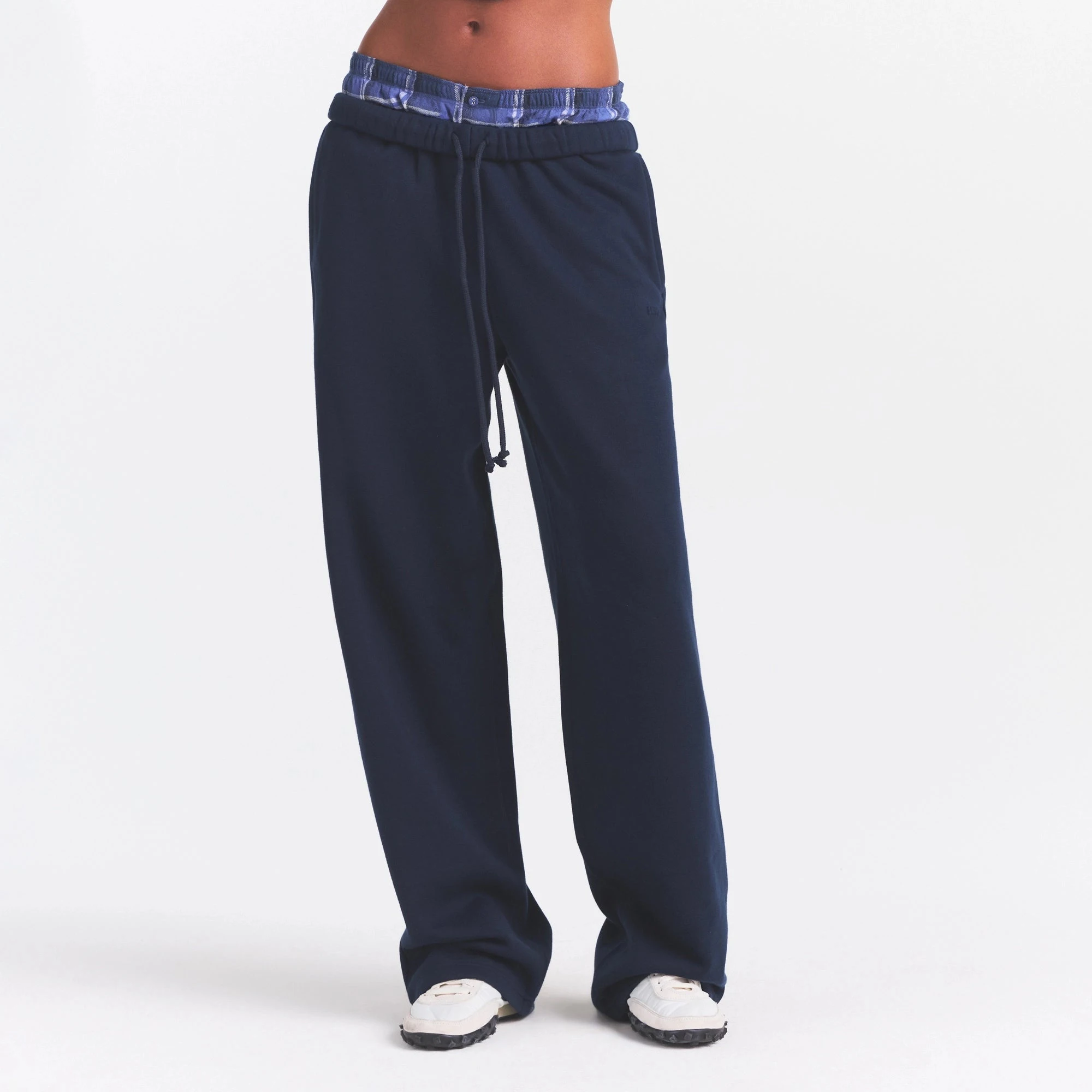 COTTON FLEECE CLASSIC STRAIGHT LEG PANT | NAVY & LAYS FLAT ON A WHITE BACKGROUND | FLT@ | FOCUS: 0.0, 1.0, 0.9