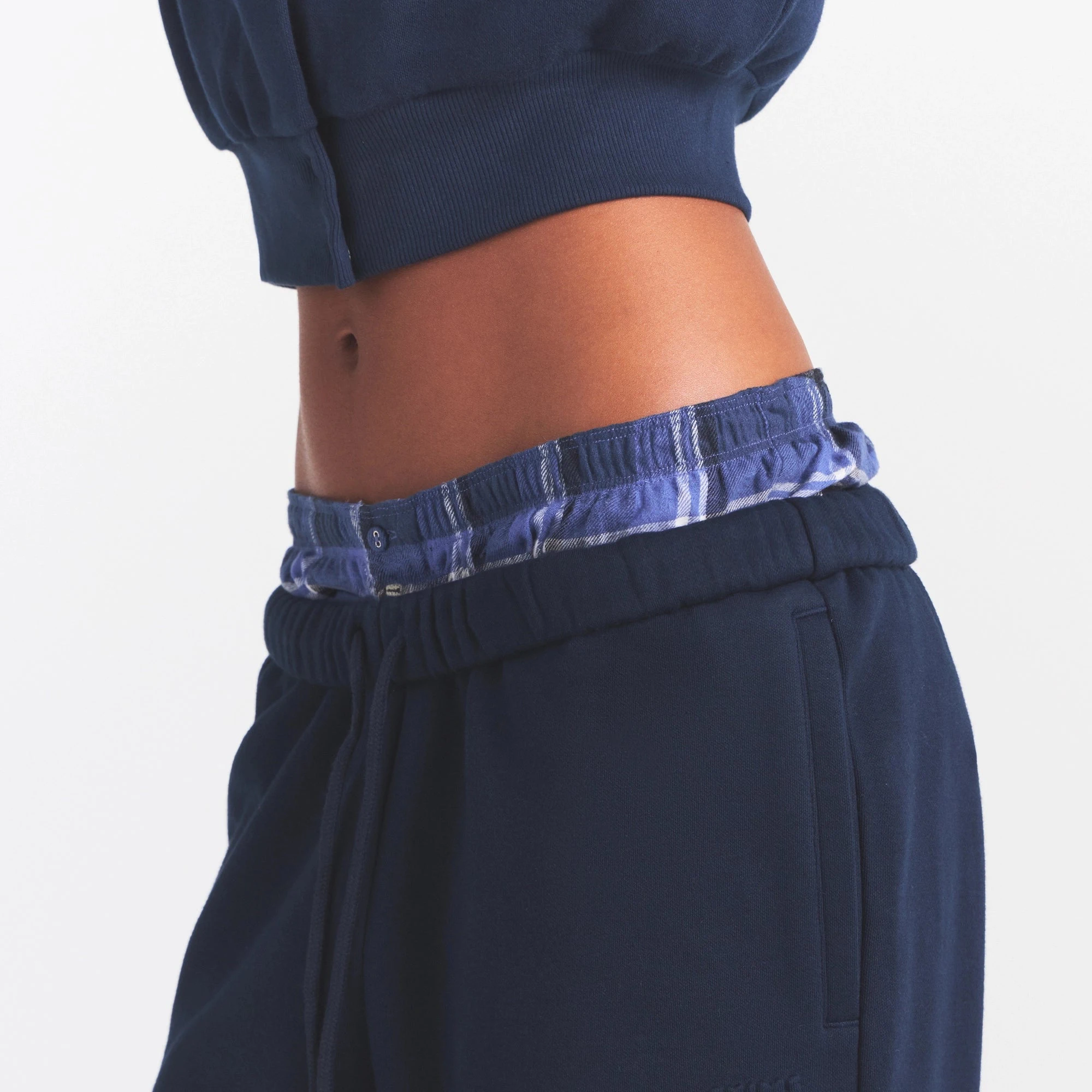 COTTON FLEECE CLASSIC STRAIGHT LEG PANT | NAVY & LAYS FLAT ON A WHITE BACKGROUND | FLT@ | FOCUS: 0.0, 1.0, 0.9