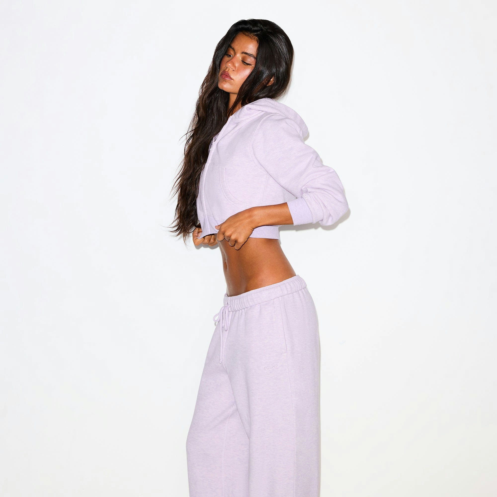 COTTON FLEECE CLASSIC STRAIGHT LEG PANT | PURPLE HEATHER ON A MODEL SIDE VIEW @ | FOCUS: 0.0, 1.0, 0.9