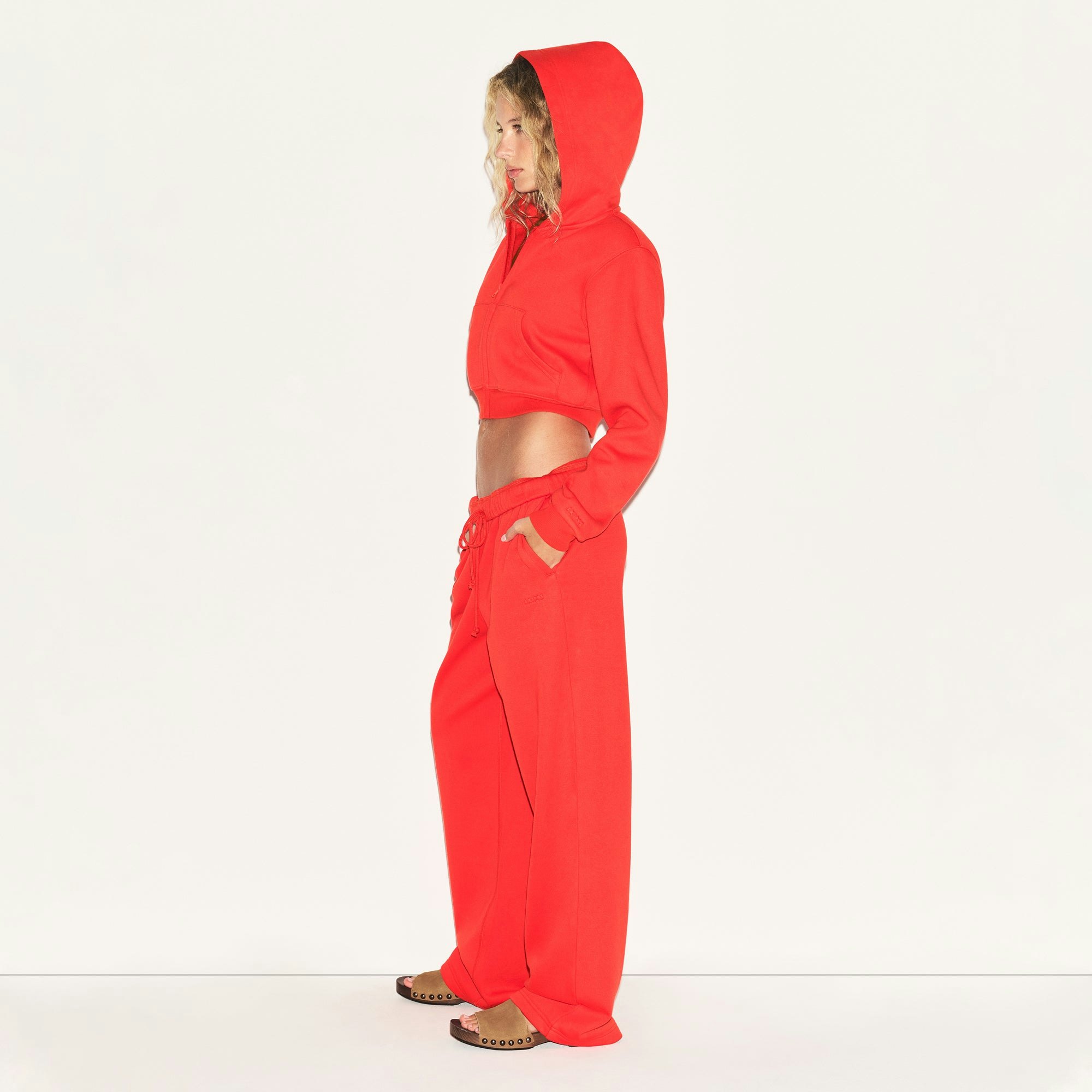 COTTON FLEECE CLASSIC STRAIGHT LEG PANT | RUBY ON A MODEL FRONT VIEW | FOCUS: 0.0, 1.0, 0.9