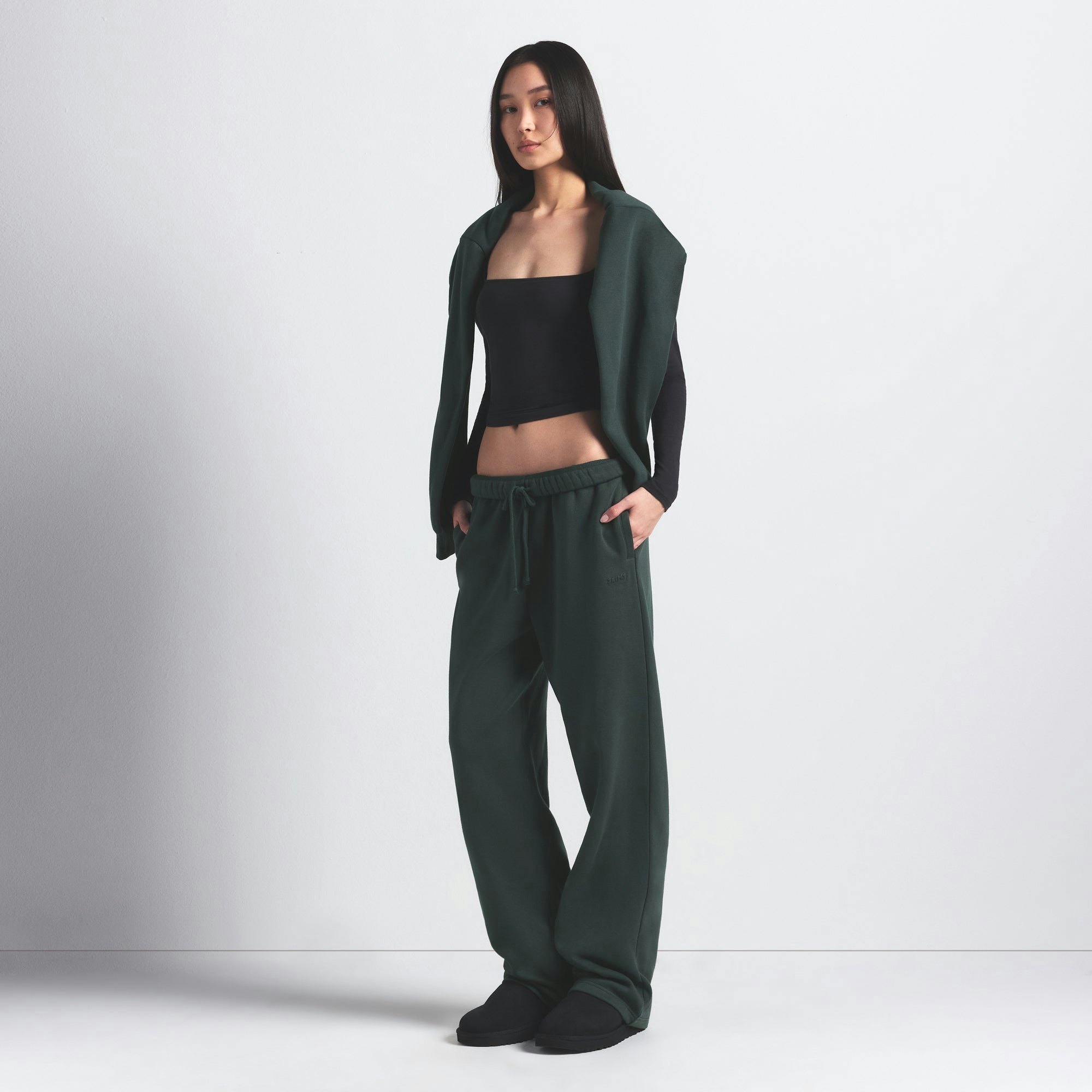 COTTON FLEECE CLASSIC STRAIGHT LEG PANT | SPRUCE ON A MODEL FRONT VIEW @ | FOCUS: 0.0, 1.0, 0.9