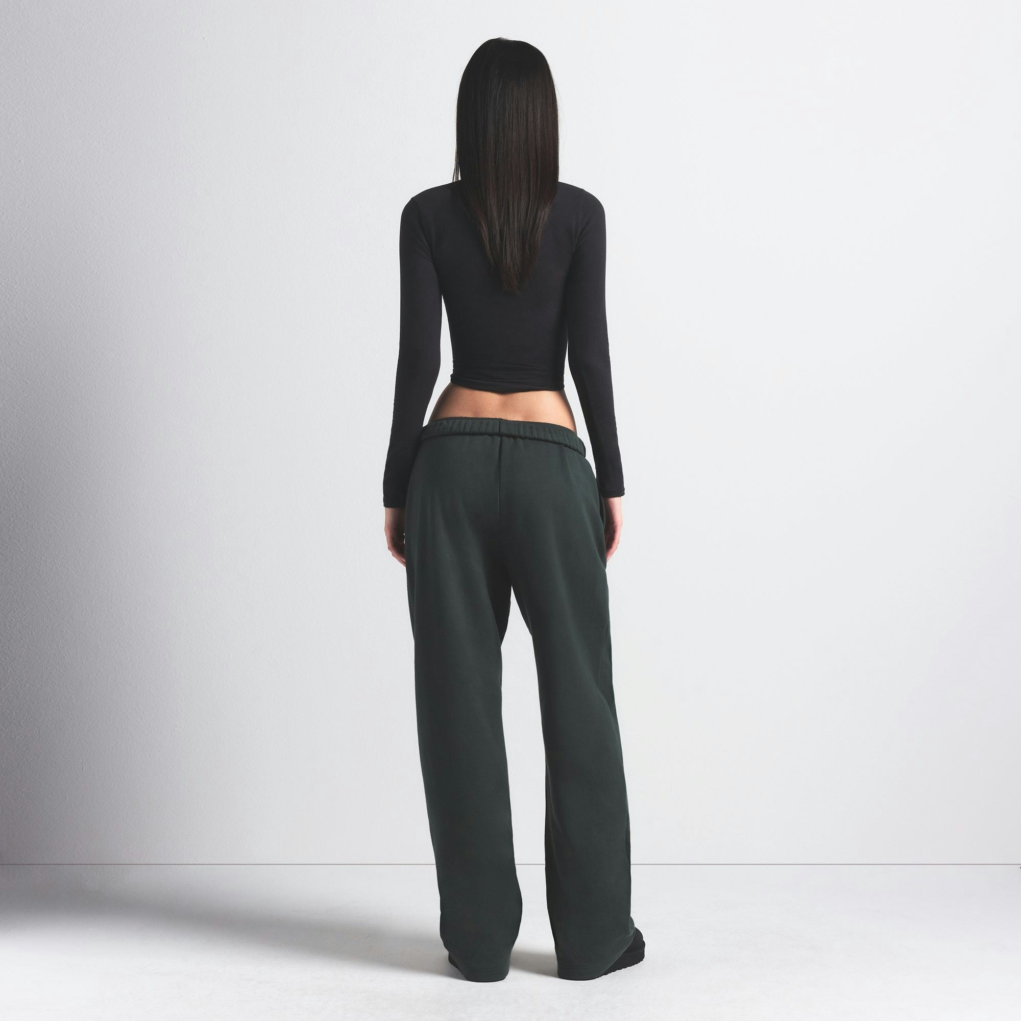 COTTON FLEECE CLASSIC STRAIGHT LEG PANT | SPRUCE ON A MODEL FRONT VIEW @ | FOCUS: 0.0, 1.0, 0.9