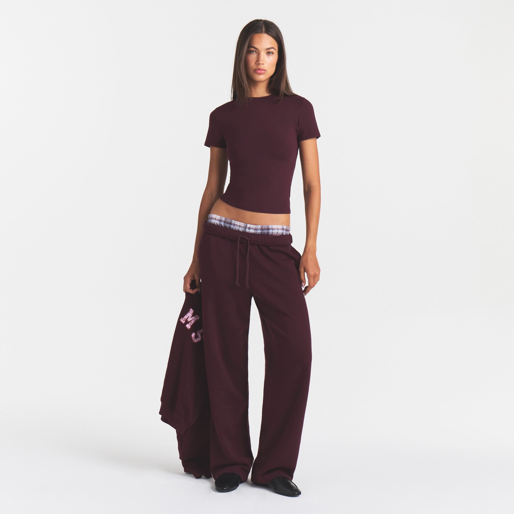 COTTON FLEECE CLASSIC STRAIGHT LEG PANT | CURRANT FLAT ON A WHITE BACKGROUND | FLT@ | FOCUS: 0.0, 1.0, 0.9