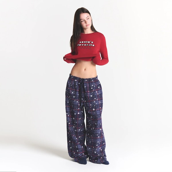 CACTUS PLANT FLEA MARKET X SKIMS SKIMS SLEEP FLANNEL PANT SET | SANTAS FAVORITE BRICK PRINT ON A MODEL FRONT VIEW @ | FOCUS: 0.0, 1.0, 0.9