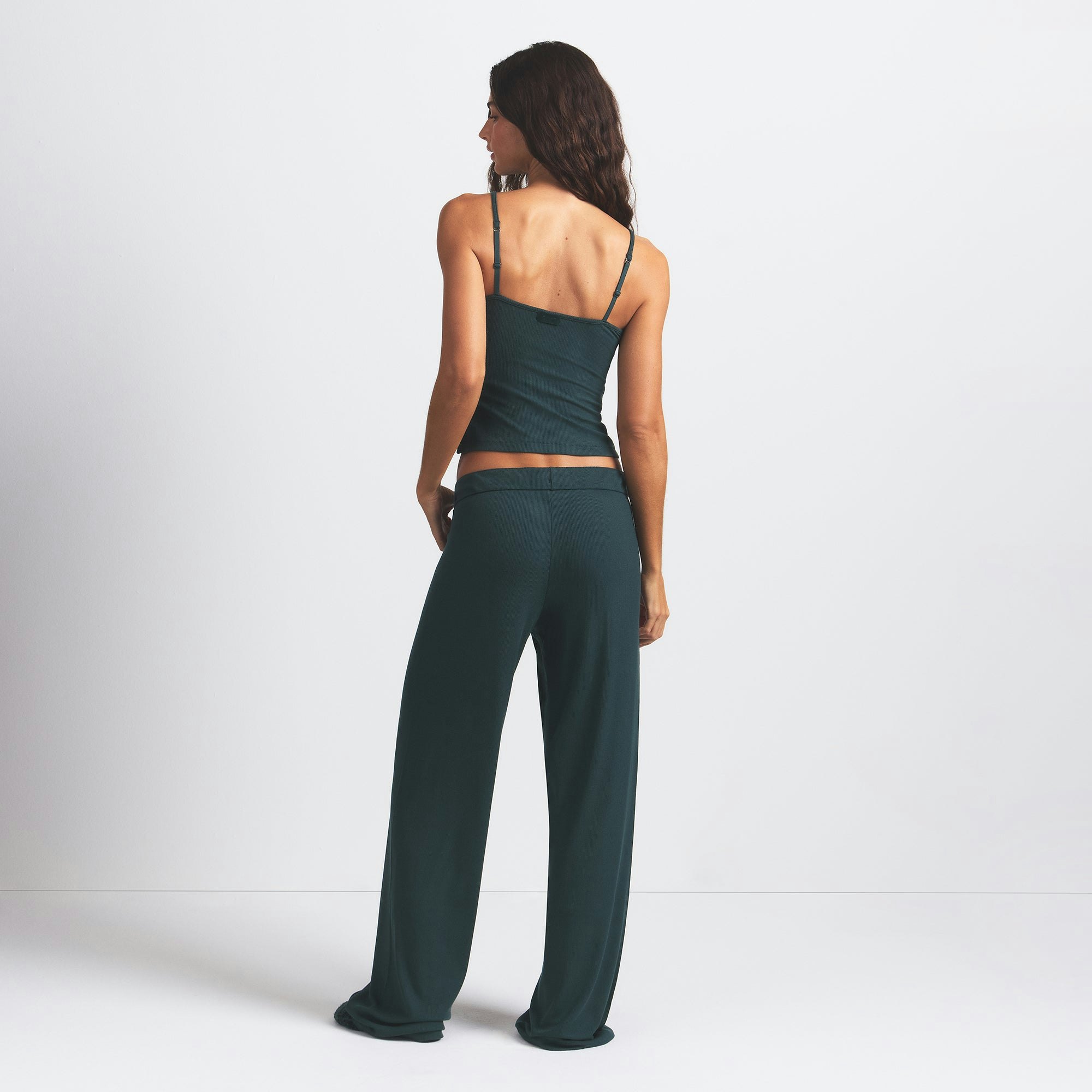 SOFT LOUNGE TANK SLEEP SET | CYPRESS ON A MODEL BACK VIEW @ | FOCUS: 0.0, 1.0, 0.9