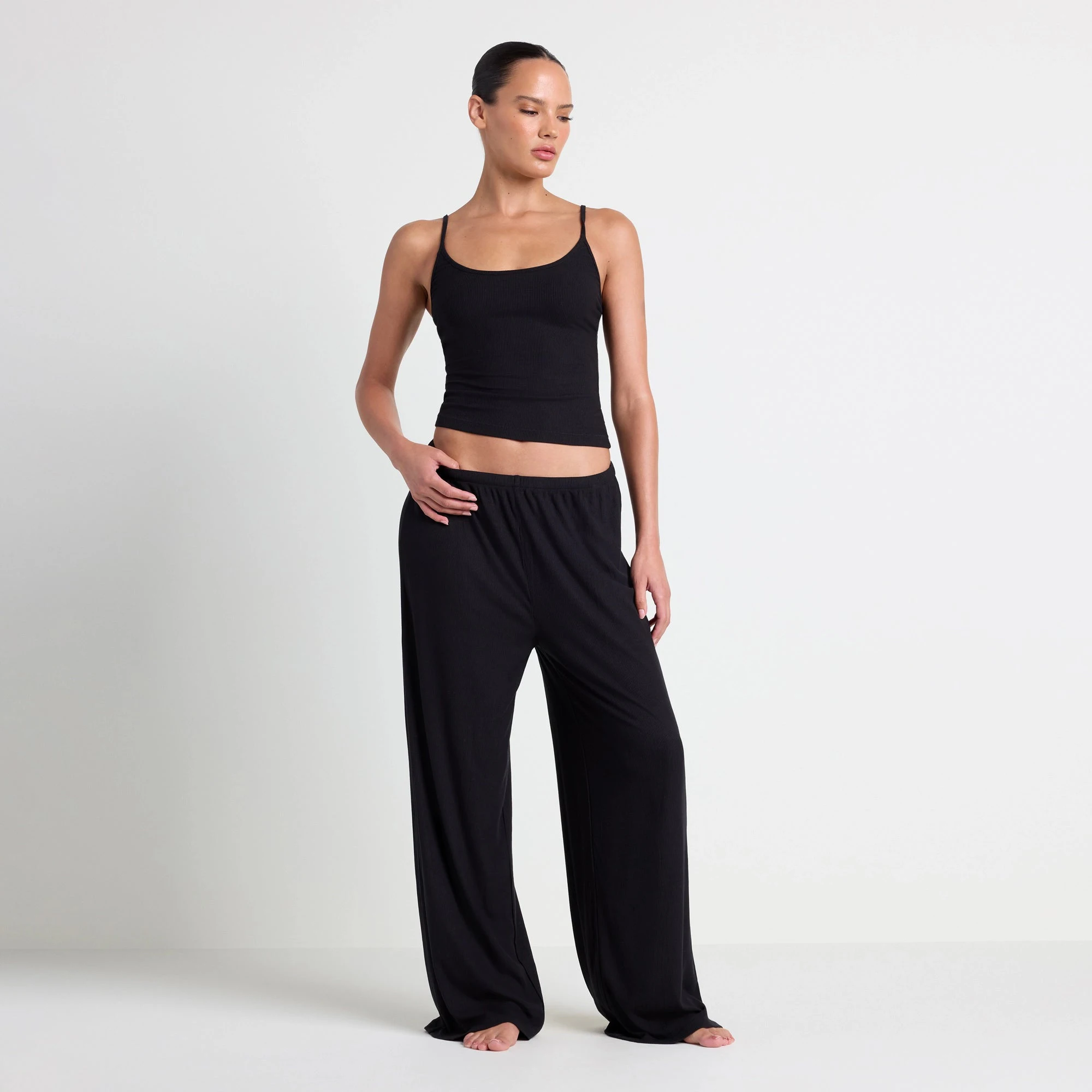 SOFT LOUNGE TANK SLEEP SET | ONYX ON A MODEL FRONT VIEW @ | FOCUS: 0.0, 1.0, 0.9