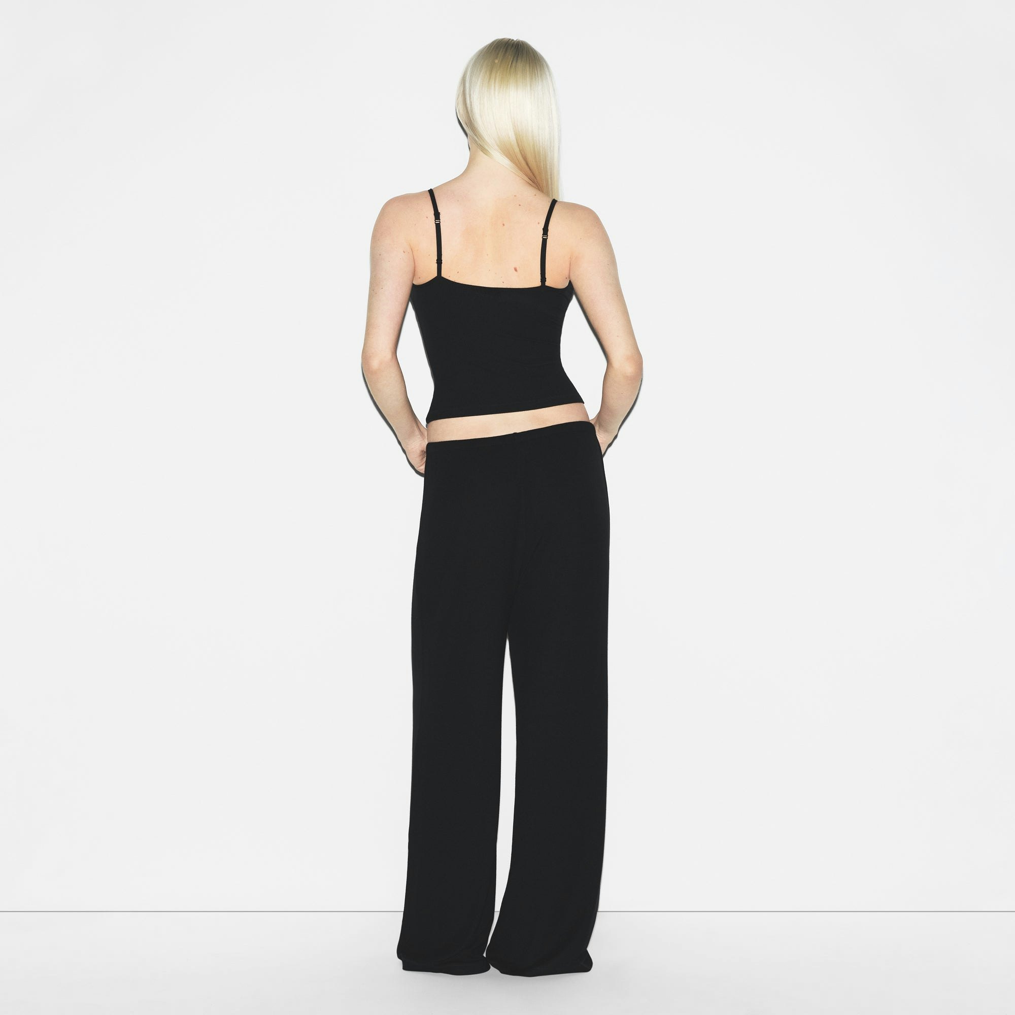 SOFT LOUNGE TANK SLEEP SET | ONYX ON A MODEL FRONT VIEW @ | FOCUS: 0.0, 1.0, 0.9