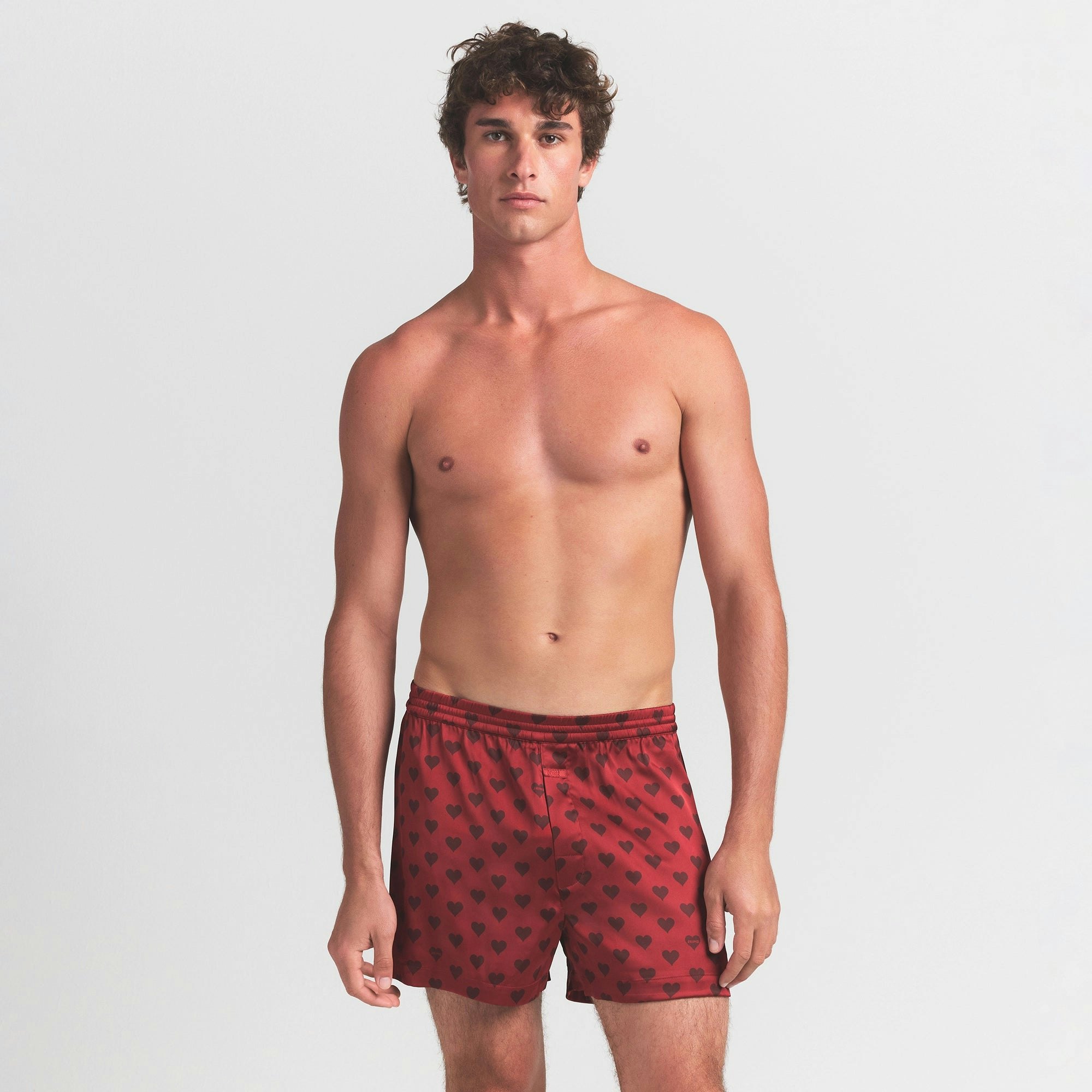 SATEEN SLEEP MENS 3" BOXER SHORT | RED HEART HALFDROP ON A MODEL FRONT VIEW @ | FOCUS: 0.0, 1.0, 0.9