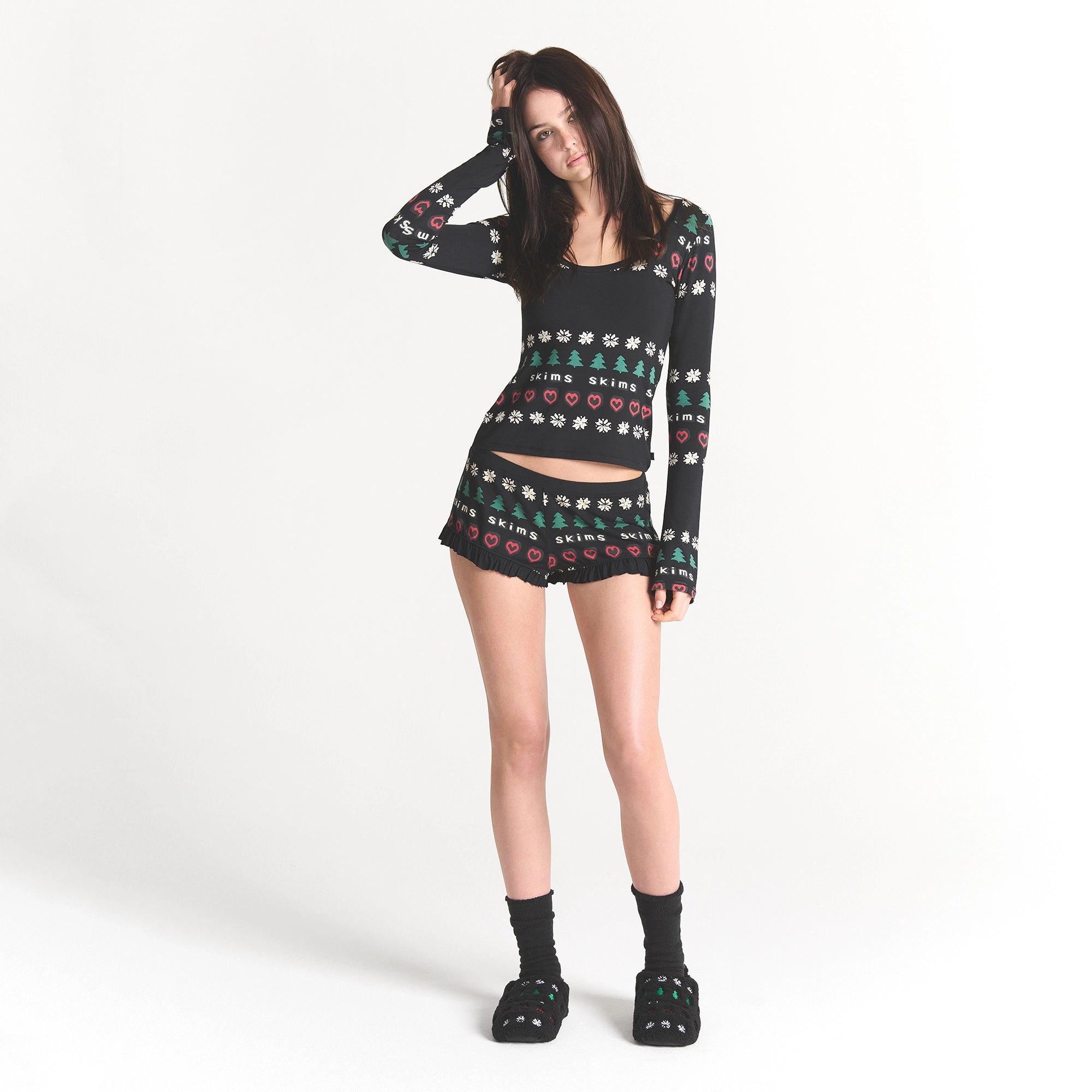 CACTUS PLANT FLEA MARKET X SKIMS SKIMS SLEEP SCOOP NECK SET | ONYX PINE FAIR ISLE ON A MODEL FRONT VIEW @ | FOCUS: 0.0, 1.0, 0.9