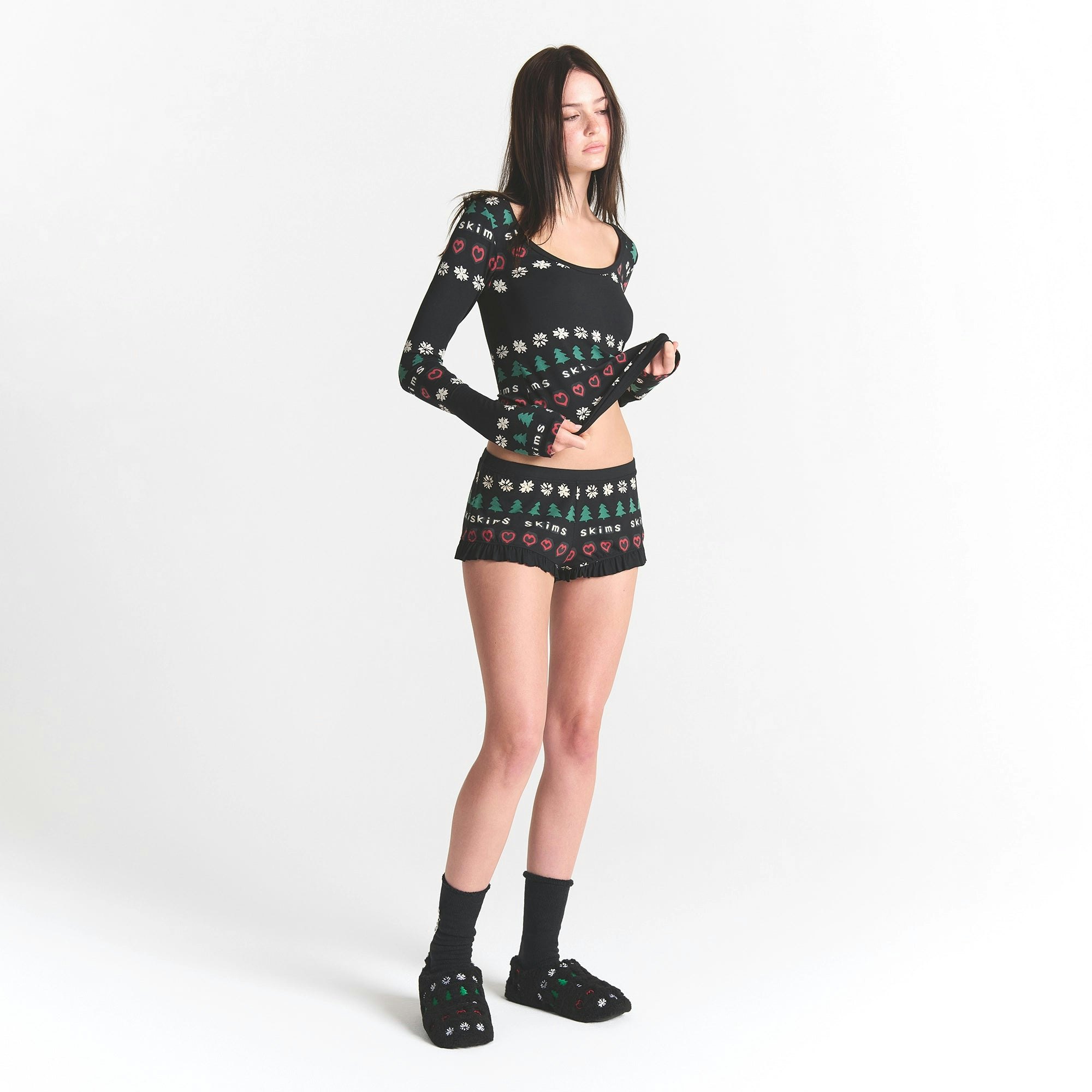 CACTUS PLANT FLEA MARKET X SKIMS SKIMS SLEEP SCOOP NECK SET | ONYX PINE FAIR ISLE ON A MODEL SIDE VIEW @ | FOCUS: 0.0, 1.0, 0.9