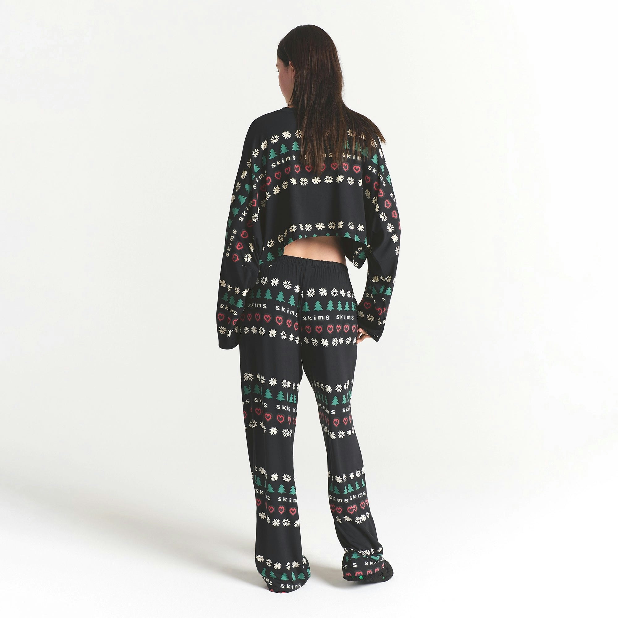CACTUS PLANT FLEA MARKET X SKIMS SKIMS SLEEP CROPPED LONG SLEEVE AND PANT SET | ONYX PINE FAIR ISLE ON A MODEL BACK VIEW @ | FOCUS: 0.0, 1.0, 0.9