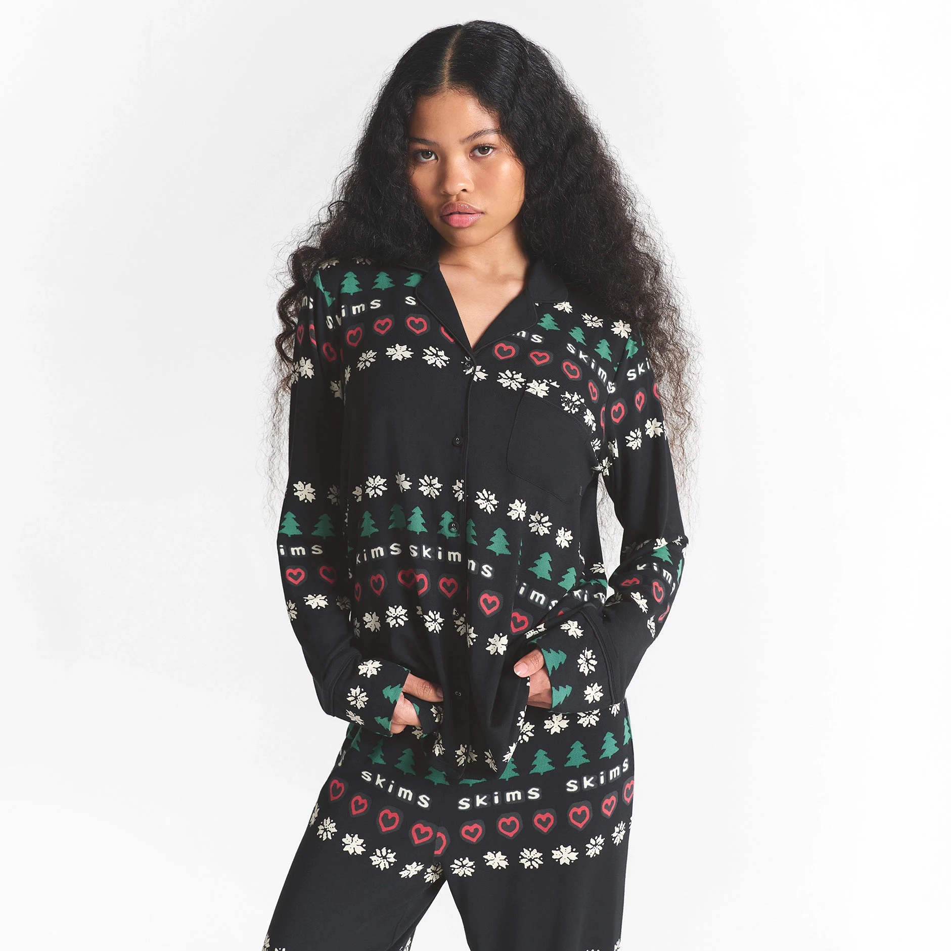 CACTUS PLANT FLEA MARKET X SKIMS SKIMS SLEEP LONG SLEEVE BUTTON UP SET | ONYX PINE FAIR ISLE ON A MODEL FRONT VIEW @ | FOCUS: 0.0, 1.0, 0.9