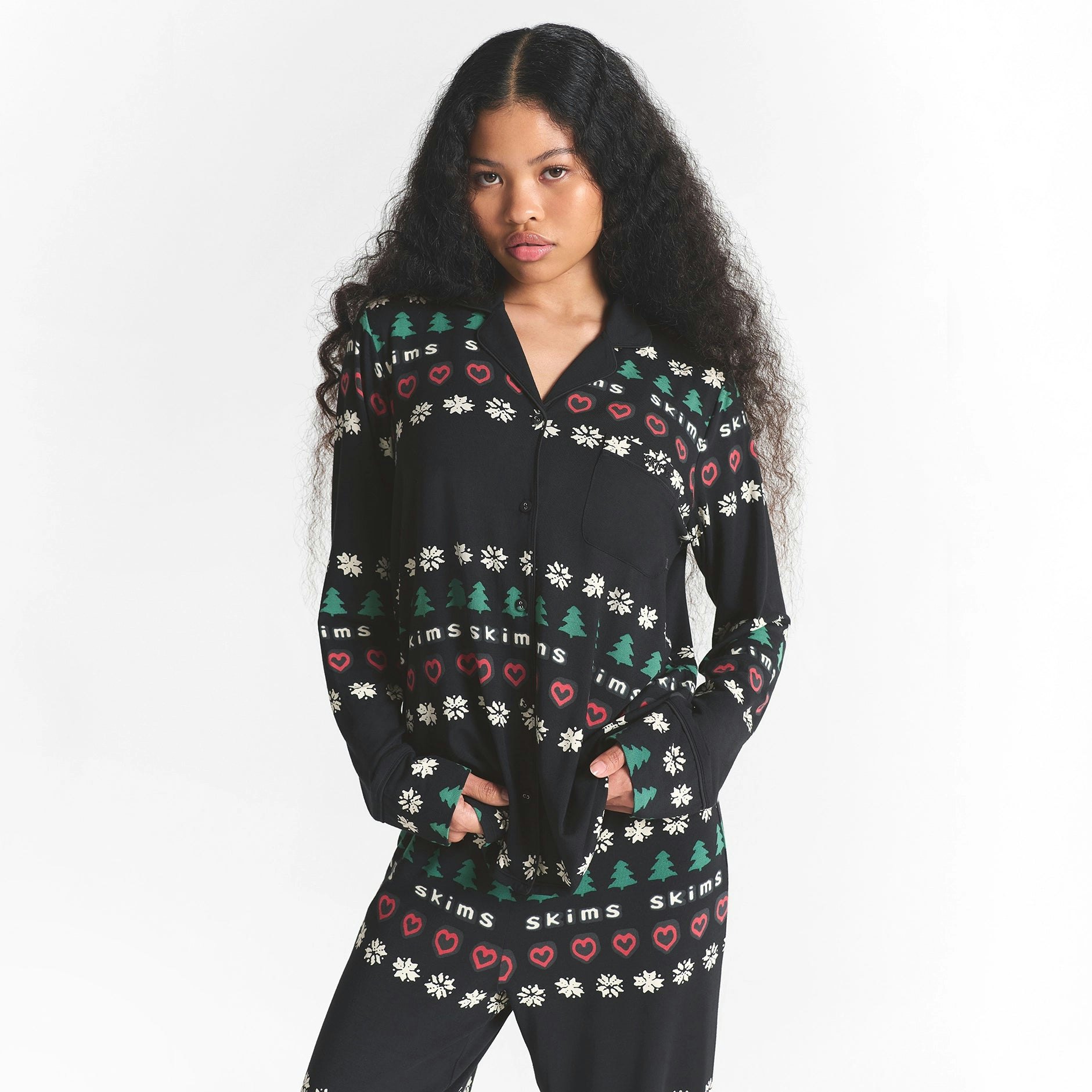 CACTUS PLANT FLEA MARKET X SKIMS SKIMS SLEEP LONG SLEEVE BUTTON UP SET | ONYX PINE FAIR ISLE ON A MODEL FRONT VIEW @ | FOCUS: 0.0, 1.0, 0.9