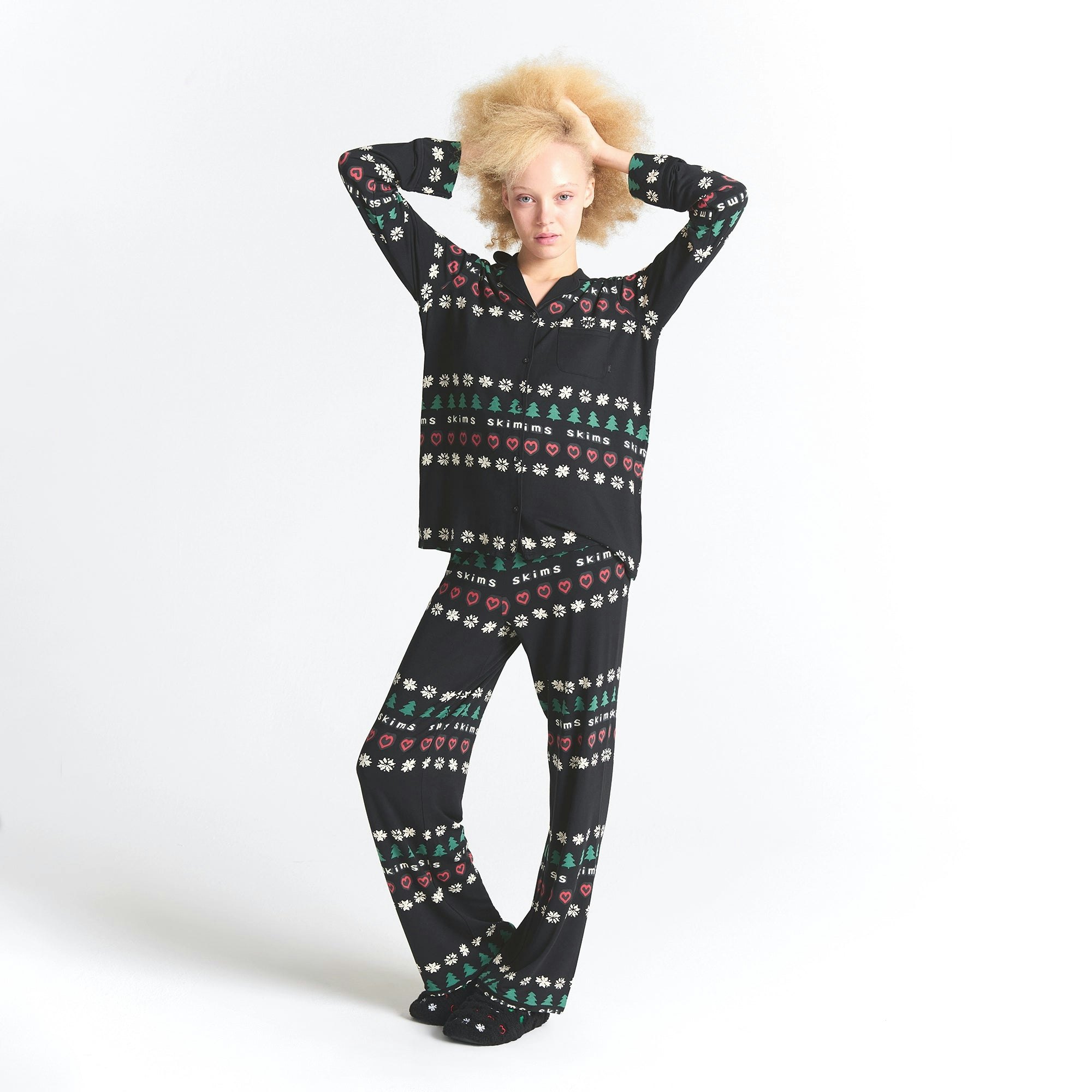 CACTUS PLANT FLEA MARKET X SKIMS SKIMS SLEEP LONG SLEEVE BUTTON UP SET | ONYX PINE FAIR ISLE ON A MODEL FRONT VIEW @ | FOCUS: 0.0, 1.0, 0.9