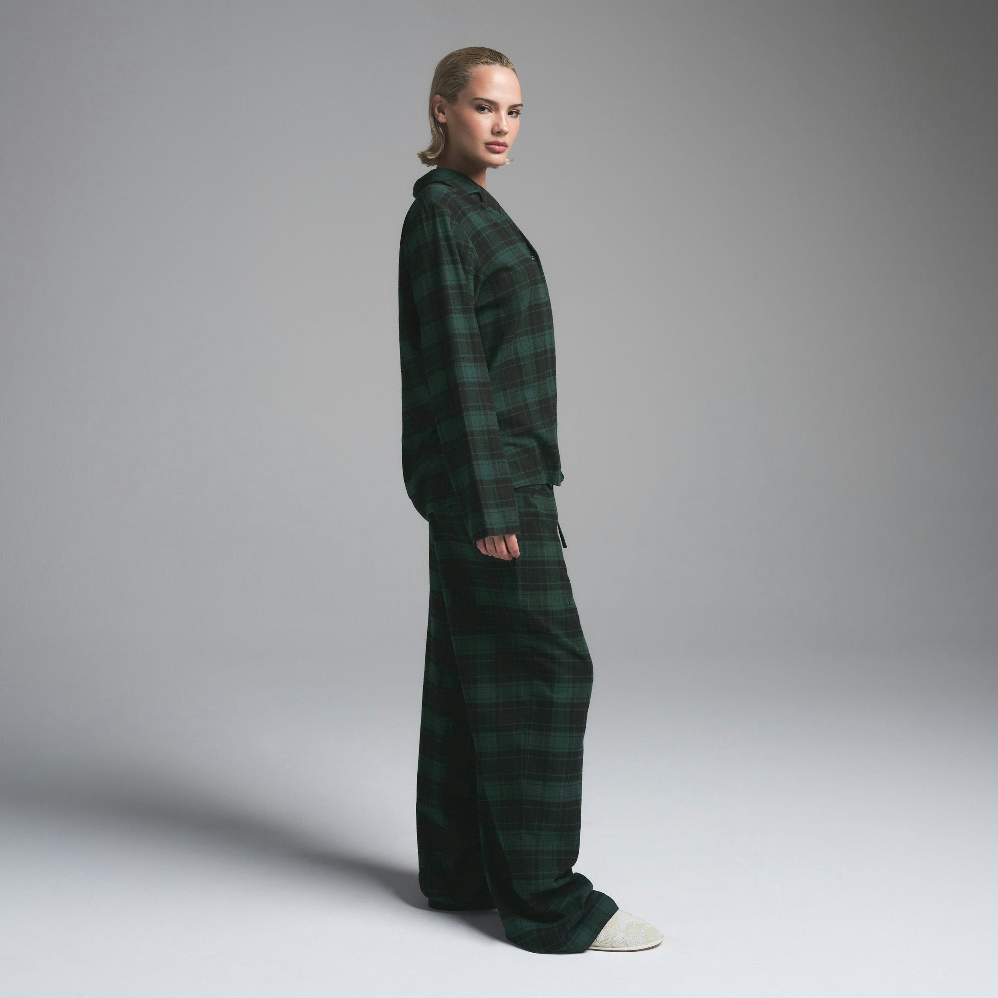 FLANNEL SLEEP LONG SLEEP SET | CYPRESS PLAID ON A MODEL SIDE VIEW