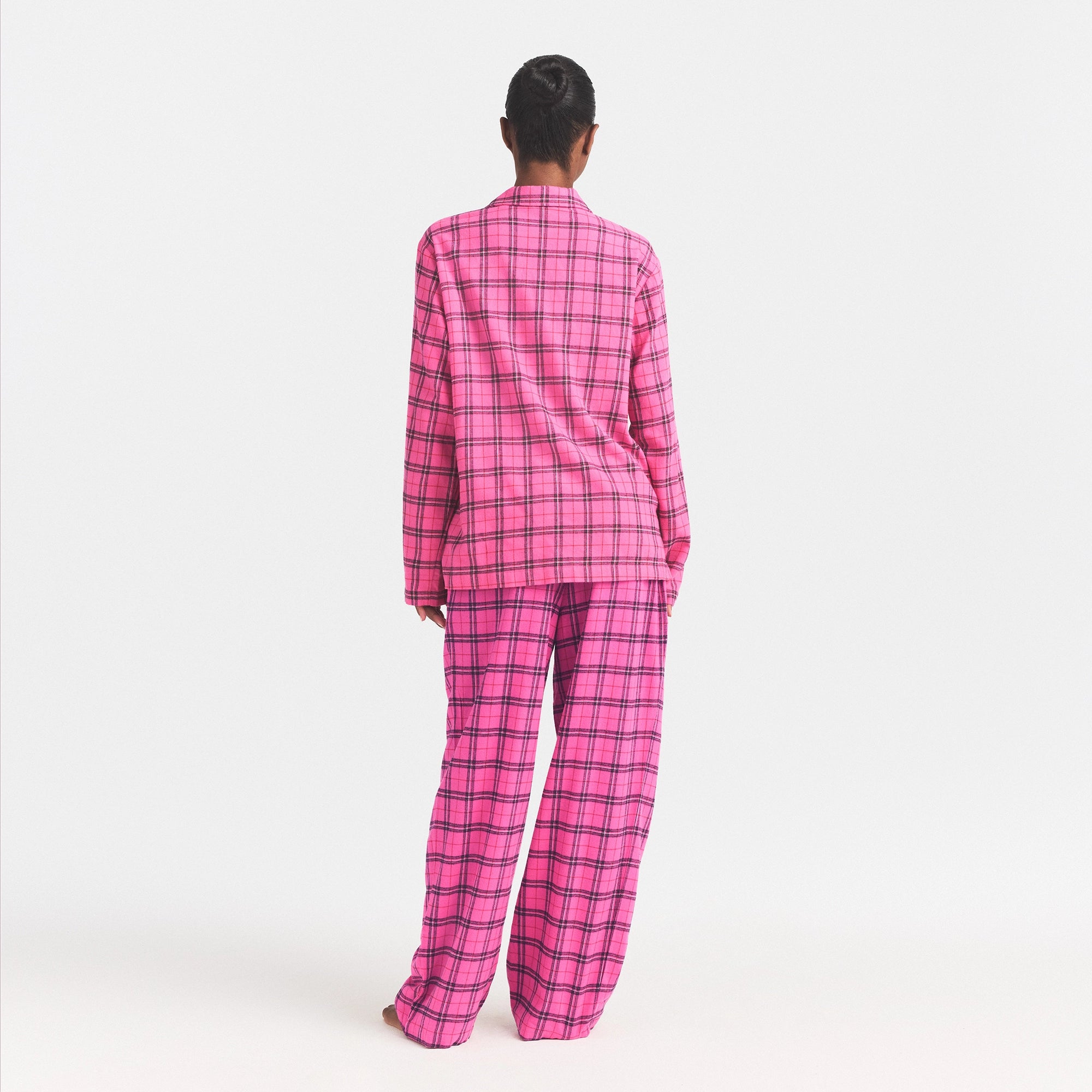 FLANNEL SLEEP  LONG SLEEP SET | HOT PINK HOLLY PLAID ON A MODEL SIDE VIEW @ | FOCUS: 0.0, 1.0, 0.9