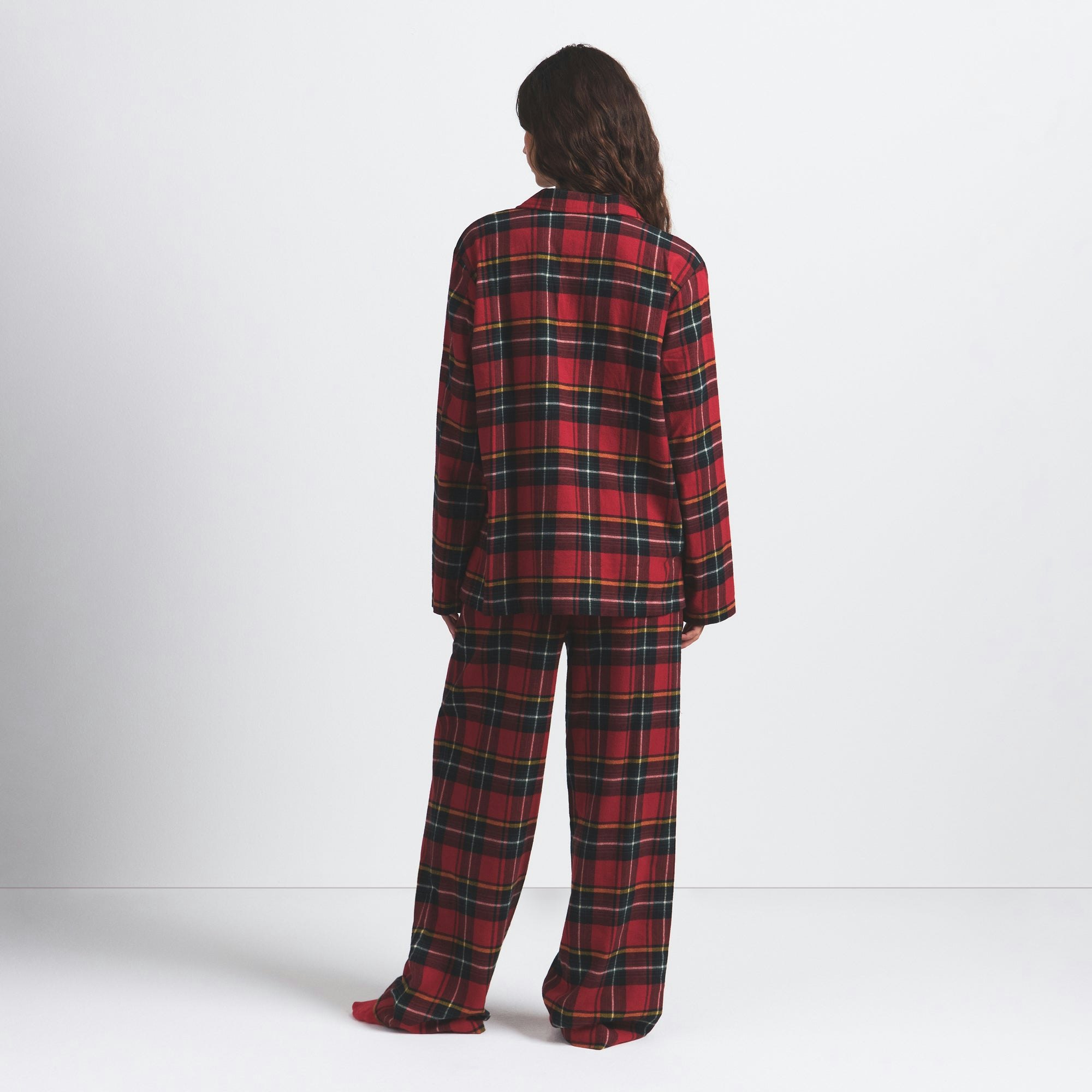 FLANNEL SLEEP LONG SLEEP SET | RED HOLIDAY PLAID ON A MODEL FRONT VIEW @ | FOCUS: 0.0, 1.0, 0.9