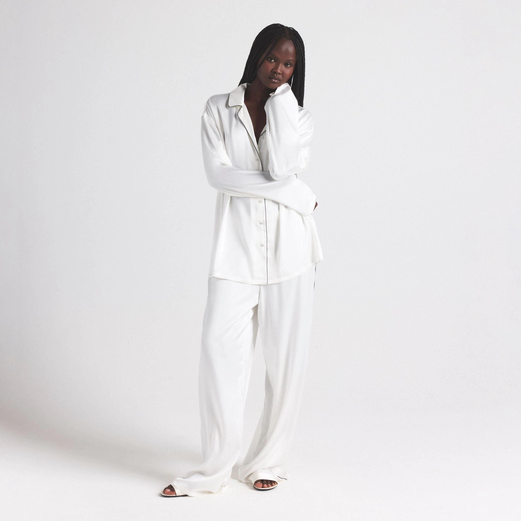 SILK LONG SLEEP SET | IVORY ON A MODEL FRONT  ON A MODEL FRONT VIEW | FOCUS: 0.0, 1.0, 0.9