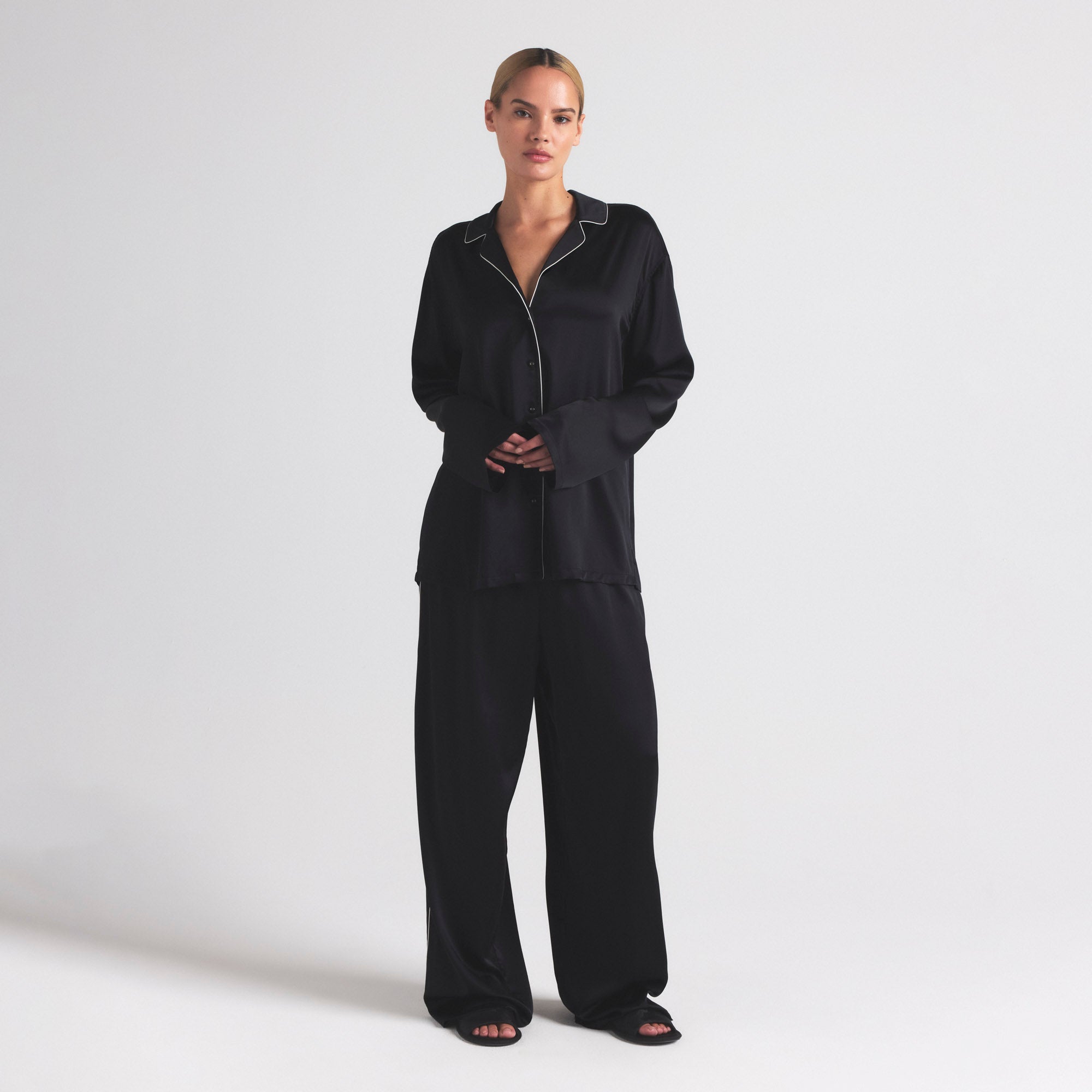 SKIMS ルームウェア SILK LONG SLEEP SET | ONYX