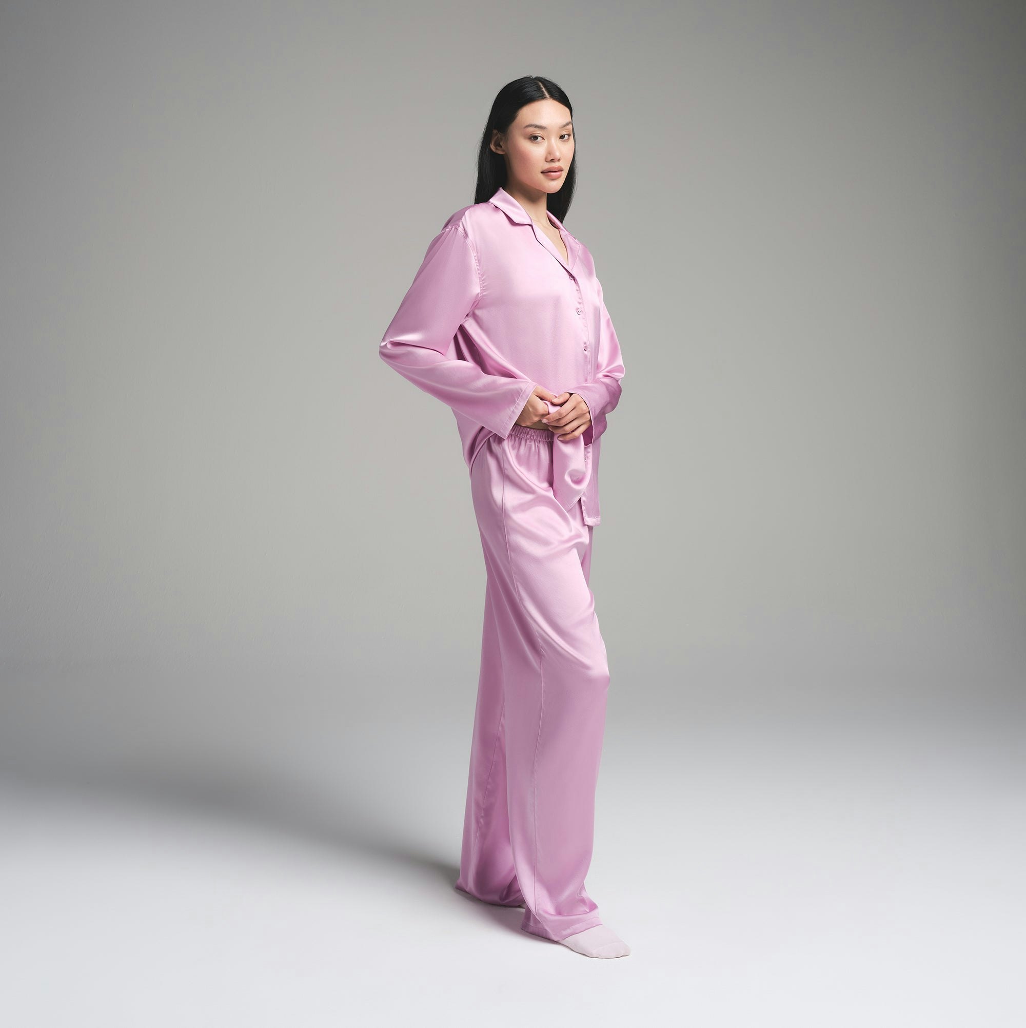 SILK LONG SLEEP SET | PETAL ON A MODEL SIDE VIEW | FOCUS: 0.0, 1.0, 0.9