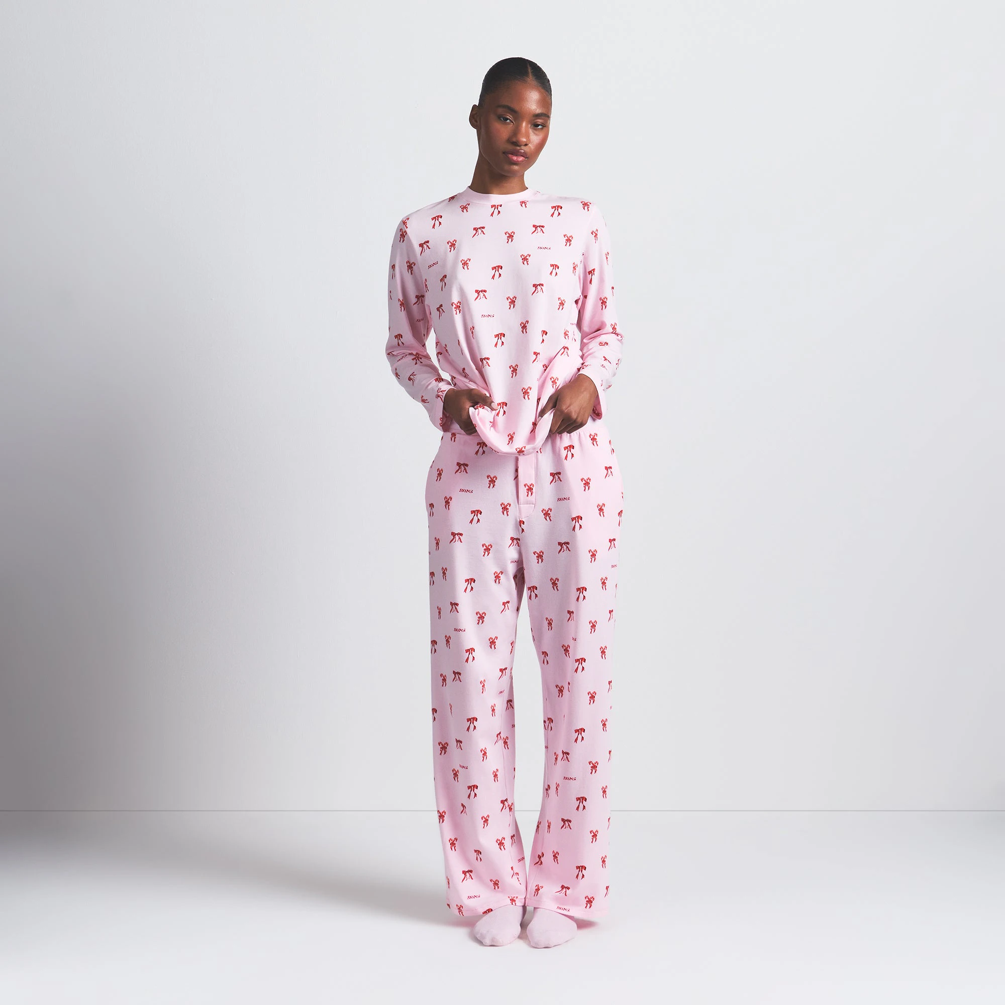 BOYFRIEND LONG SLEEVE T-SHIRT AND LOOSE PANT SET | CHERRY BLOSSOM CANDY BOW PRINT ON A MODEL FRONT VIEW @ | FOCUS: 0.0, 1.0, 0.9