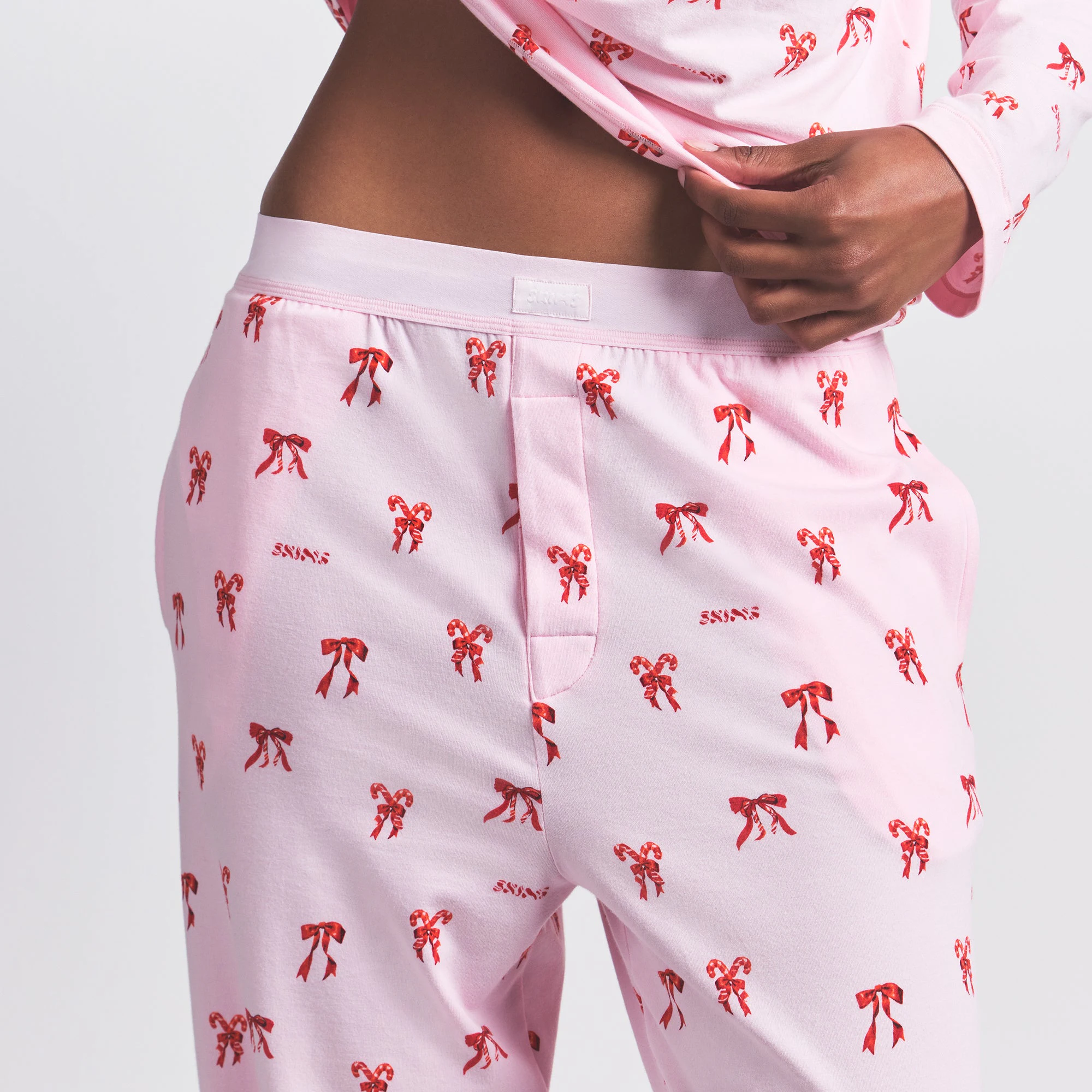 BOYFRIEND LONG SLEEVE T-SHIRT AND LOOSE PANT SET | CHERRY BLOSSOM CANDY BOW PRINT ON A MODEL FRONT VIEW @ | FOCUS: 0.0, 1.0, 0.9