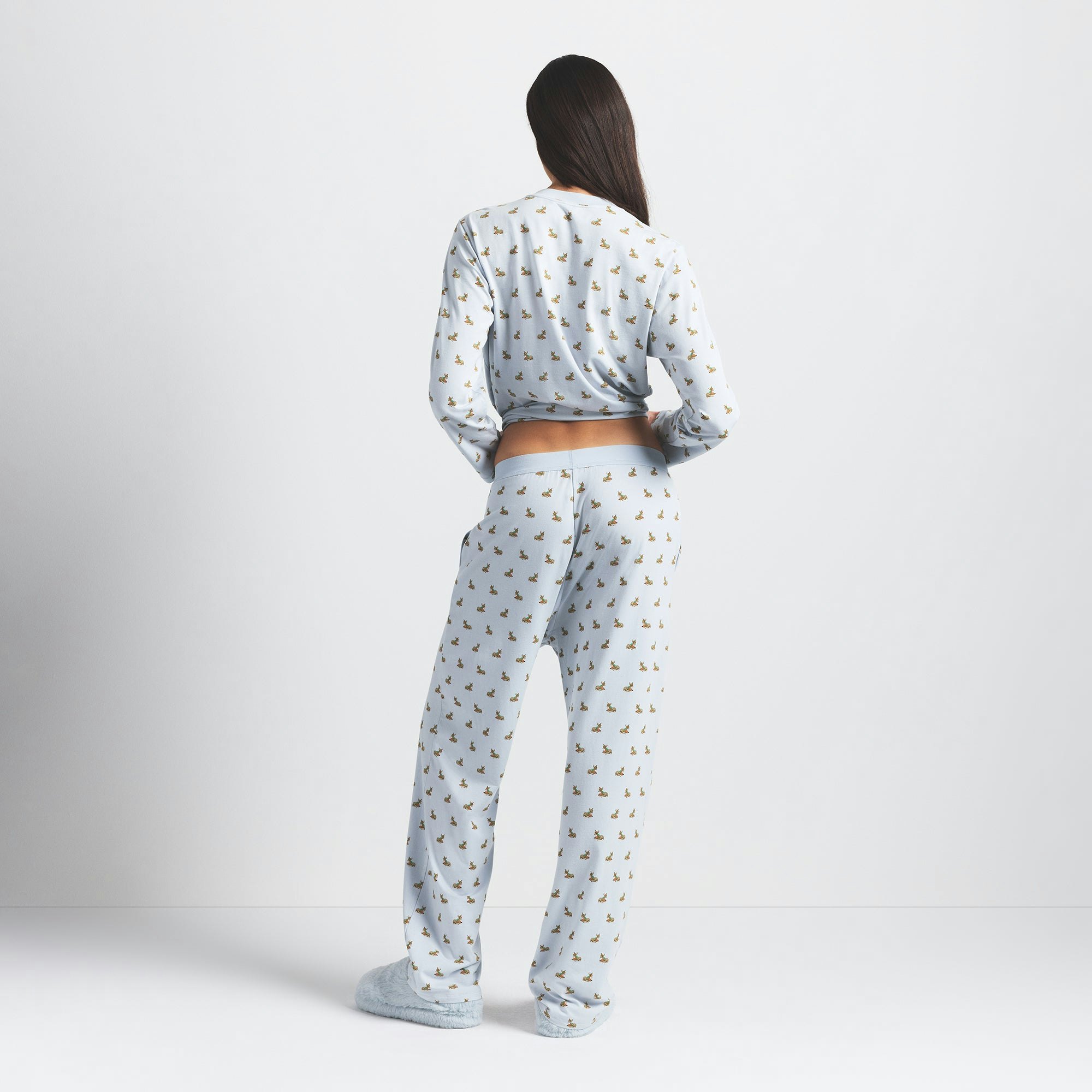 BOYFRIEND LONG SLEEVE T-SHIRT AND LOOSE PANT SET | ZEN BLUE BABY DEER PRINT ON A MODEL BACK VIEW @ | FOCUS: 0.0, 1.0, 0.9
