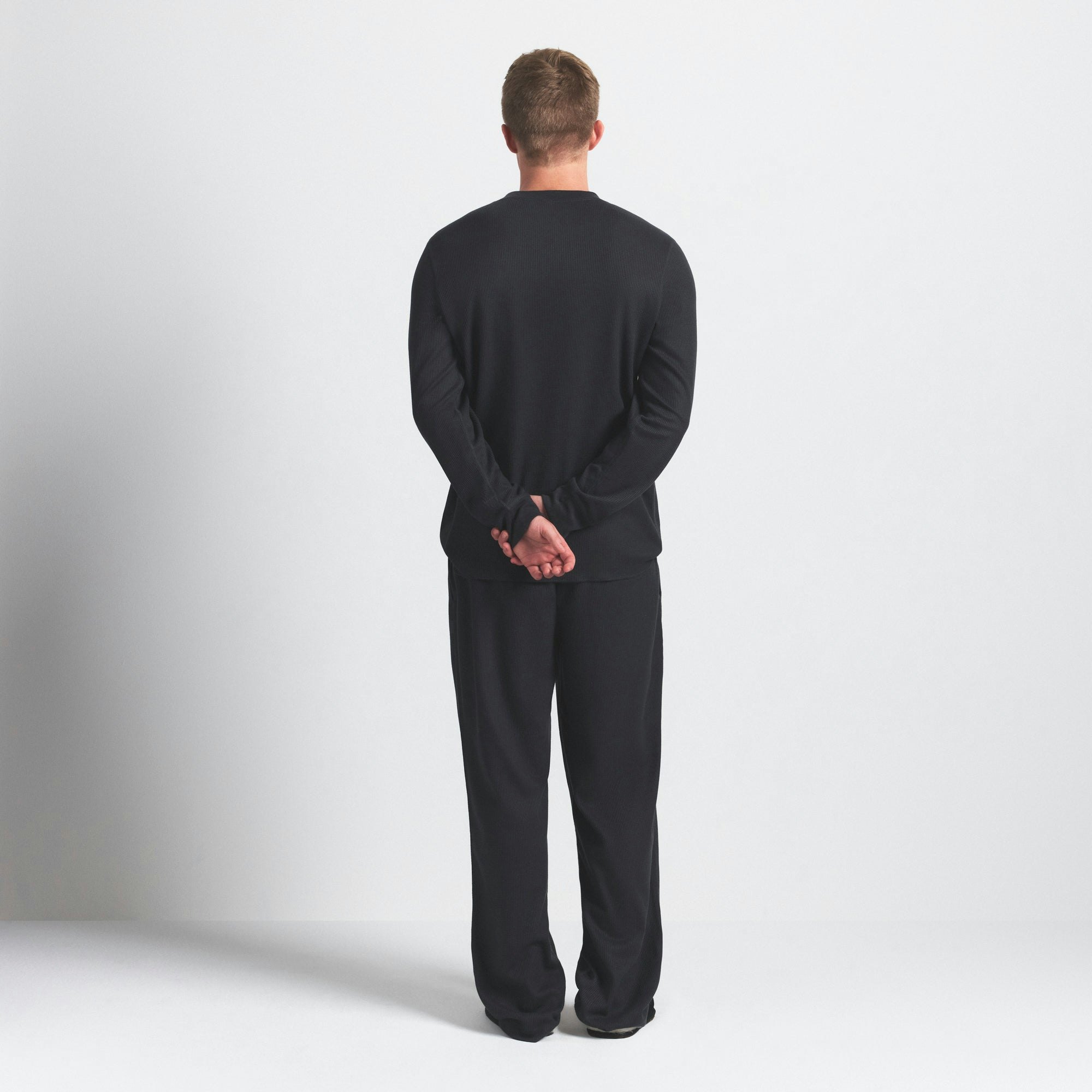 WAFFLE SLEEP MENS SET | ASH ON A MODEL FRONT VIEW @ | FOCUS: 0.0, 1.0, 0.9